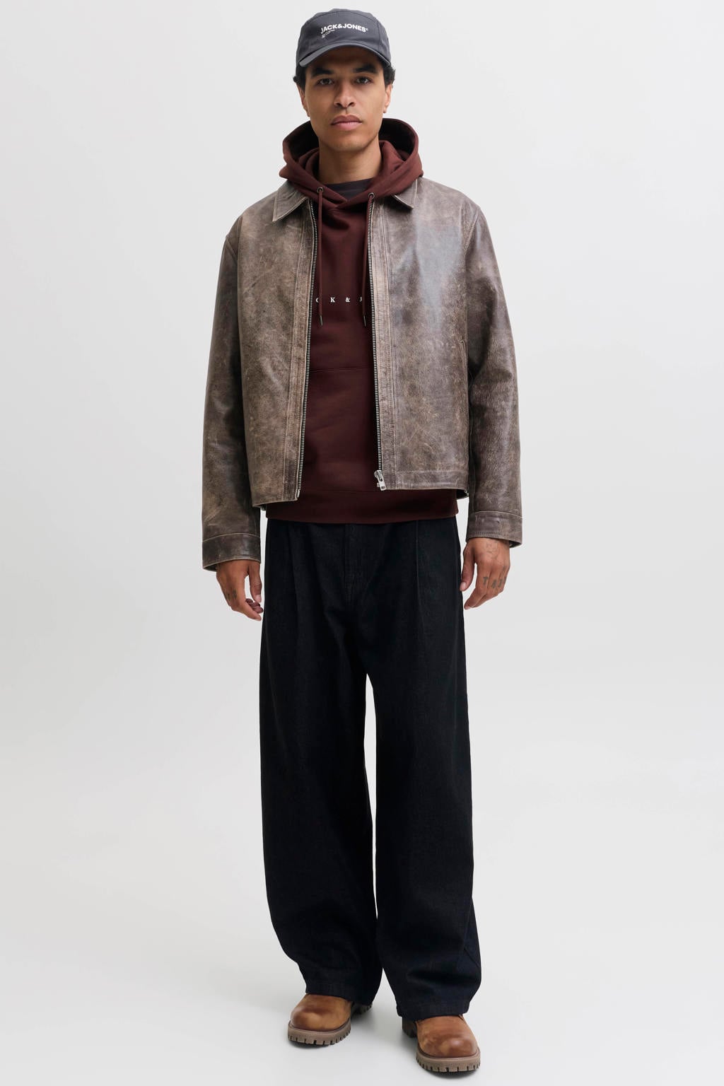 JACK & JONES ESSENTIALS relaxed fit hoodie met logo - bitter chocolate
