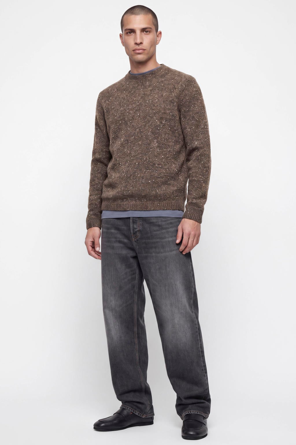 Bruine heren JACK & JONES ESSENTIALS regular fit gebreide trui van wol met melée print, lange mouwen en ronde hals