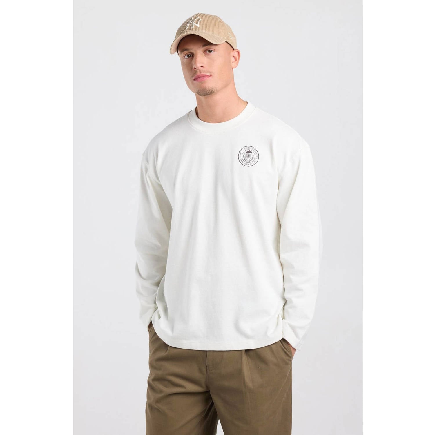 America Today relaxed fit longsleeve met backprint off-white