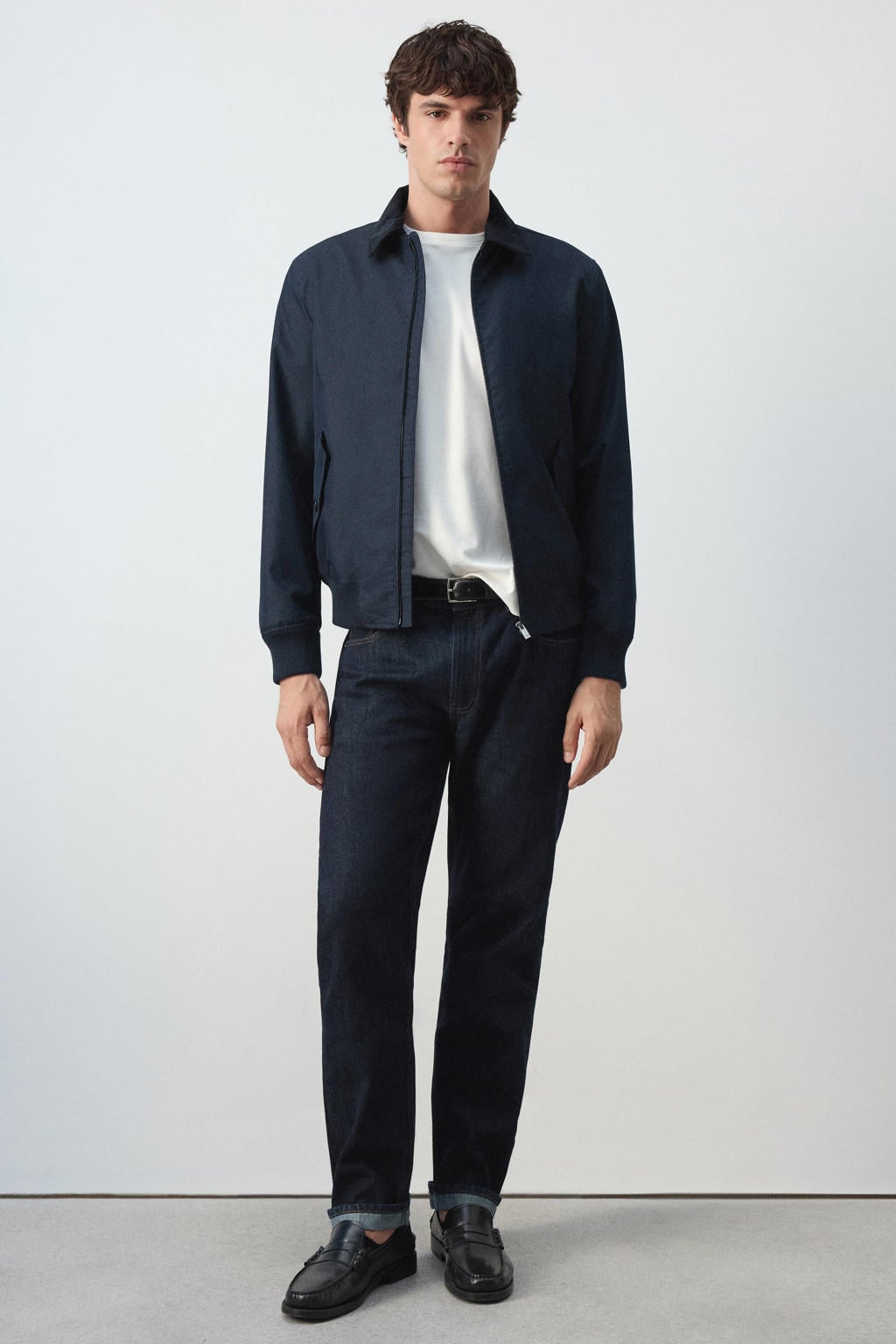 Donkerblauwe heren Mango Man katoenen corduroy tussenjas met lange mouwen, klassieke kraag, ritssluiting en contrast bies