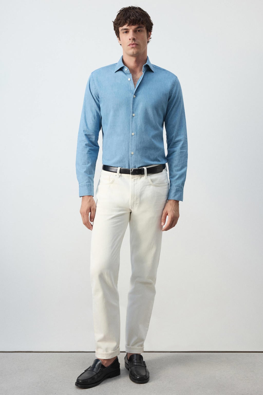 Lichtblauwe heren Mango Man slim fit overhemd van denim met effen, lange mouwen en klassieke kraag