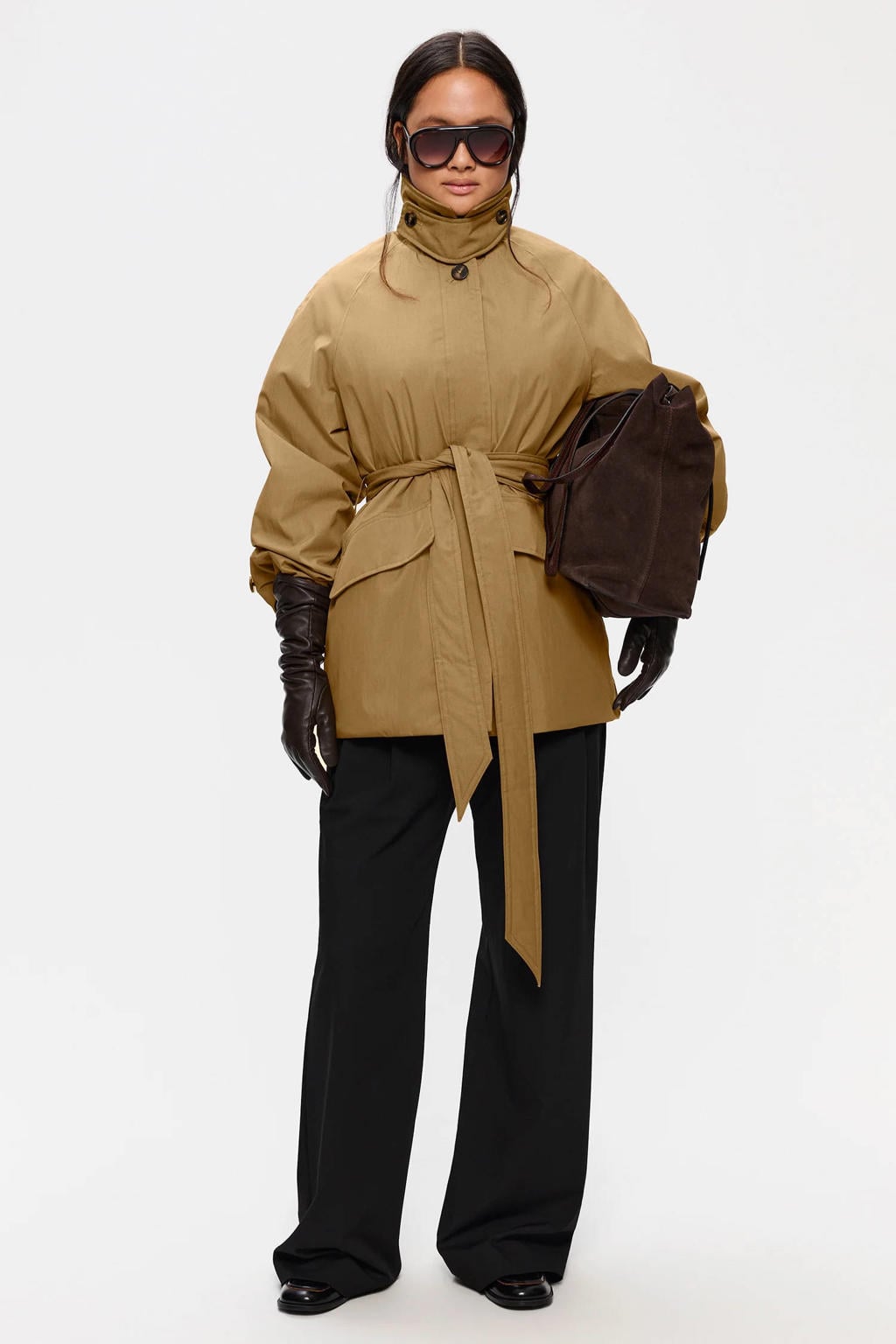 Camelkleurige dames Elvine katoenen trenchcoat met lange mouwen, opstaande kraag en ceintuur