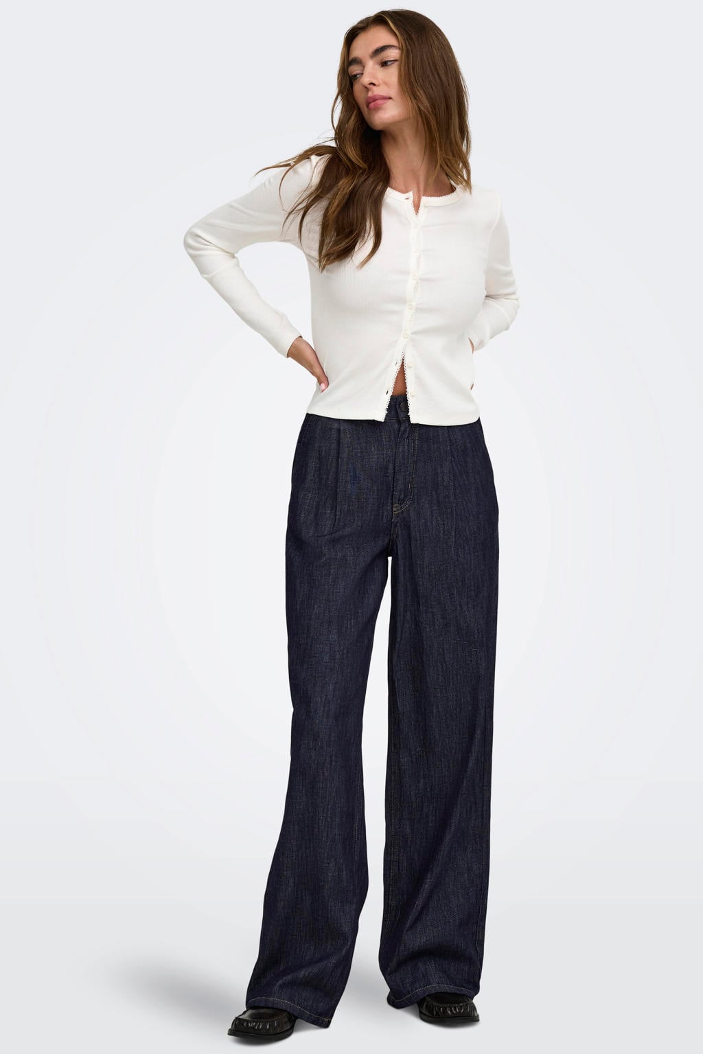 Dark blue denim dames ONLY Onlmariko Hw Wide Pleat Dnm Qyt wide leg jeans met high waist, rits- en knoopsluiting en effen