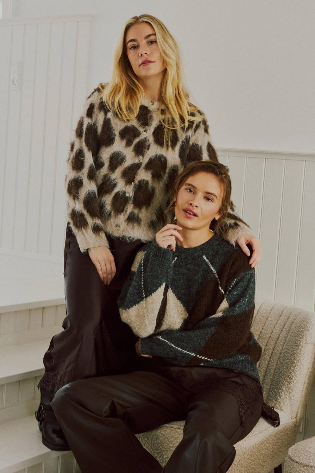 Beige dames FREEQUENT gebreid vest en wol met lange mouwen, ronde hals en knoopsluiting
