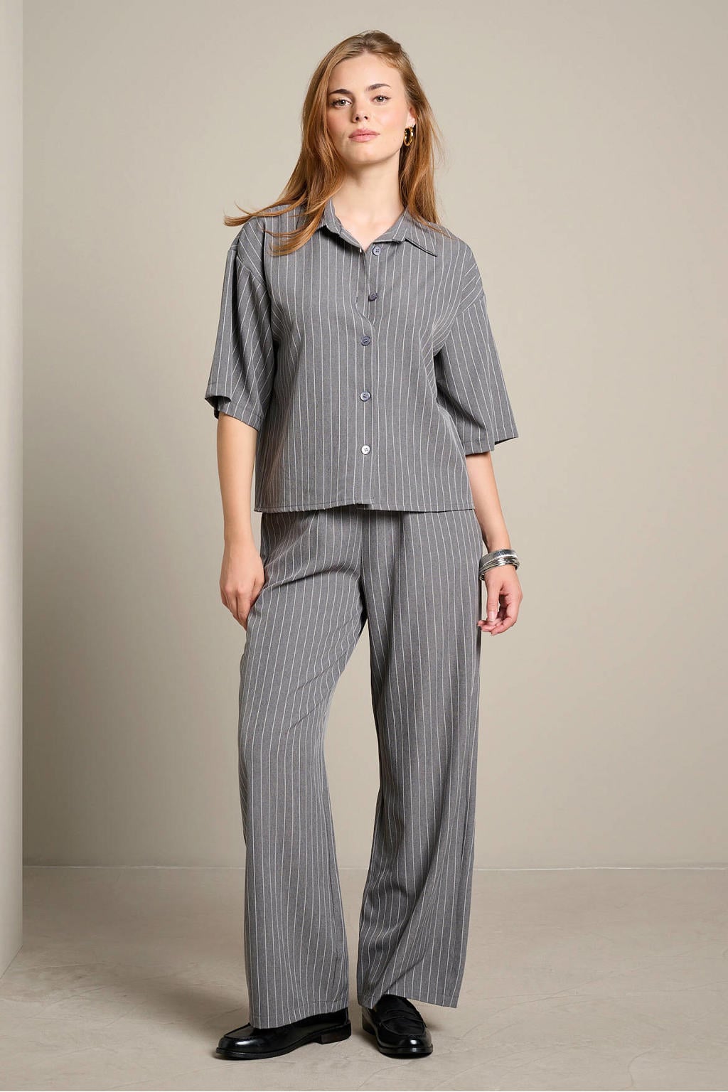 Grijs en ecru dames LOLALIZA gestreepte blouse van polyester met driekwart mouwen, klassieke kraag en knoopsluiting