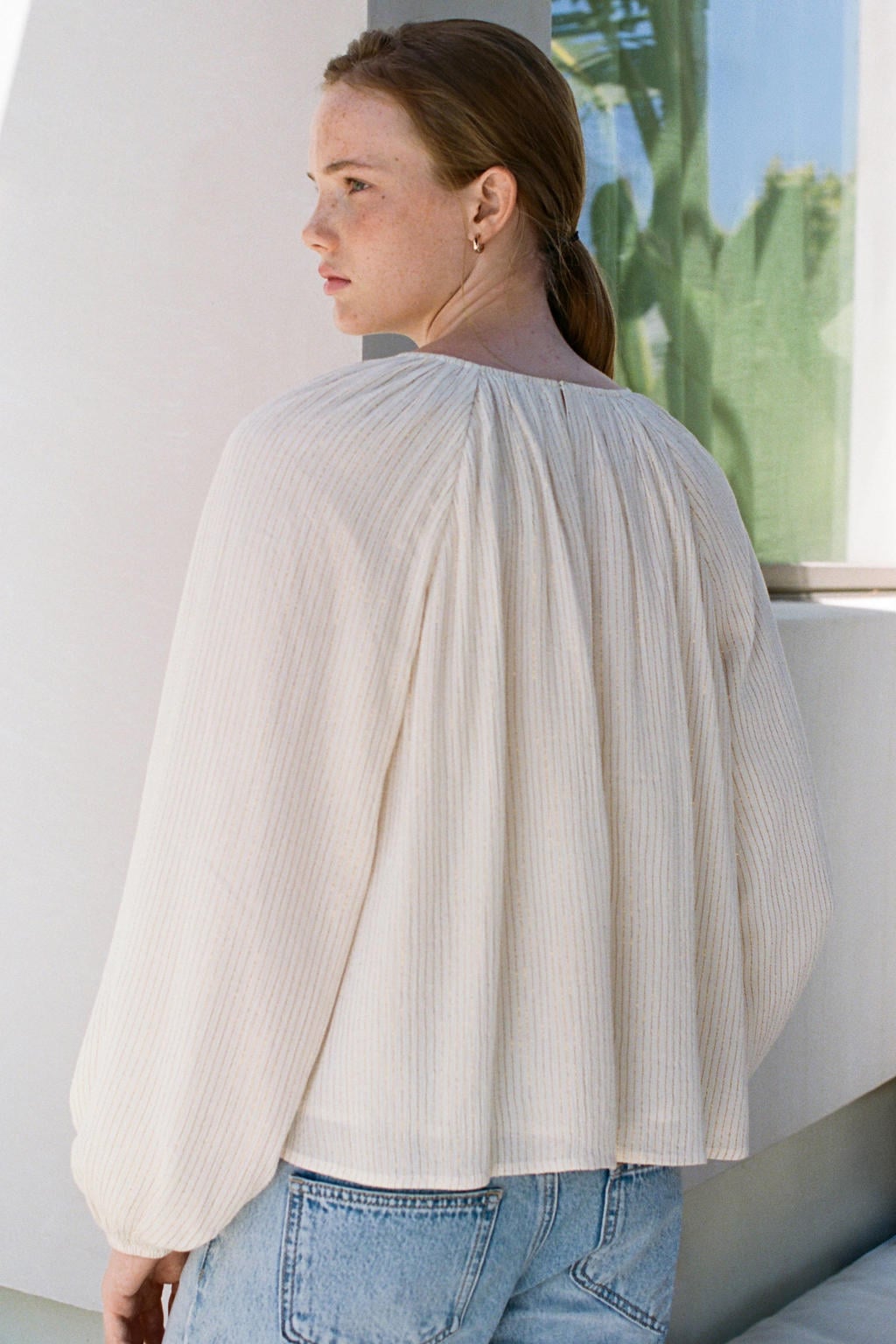 Witte meisjes MANGO TEEN gestreepte blouse van viscose met lange mouwen, ronde hals, knoopsluiting en kraaltjes