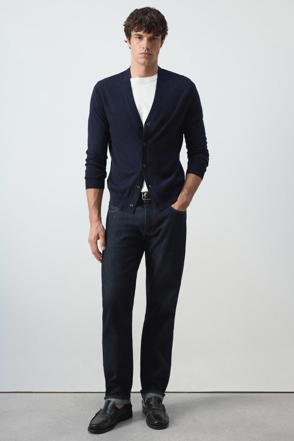 Donkerblauwe heren Mango Man wollen gebreid vest met effen, lange mouwen, V-hals en knoopsluiting