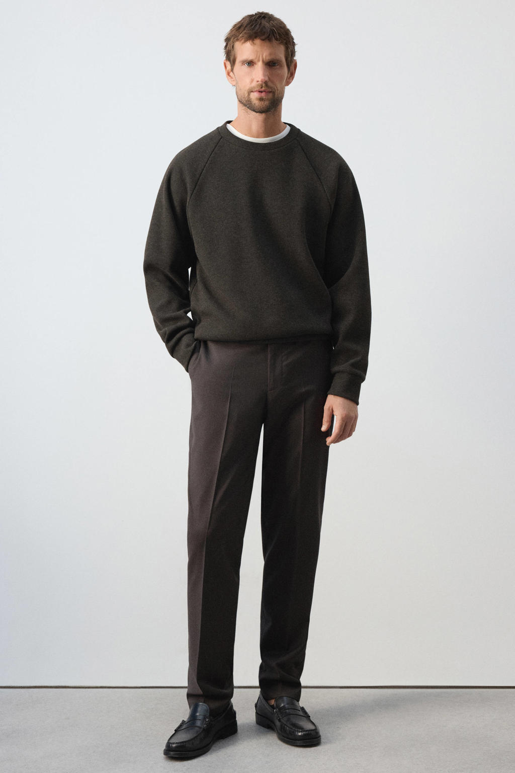 Donkerblauwe heren Mango Man regular fit trui van sweat materiaal met effen, lange mouwen, ronde hals en geribde boorden