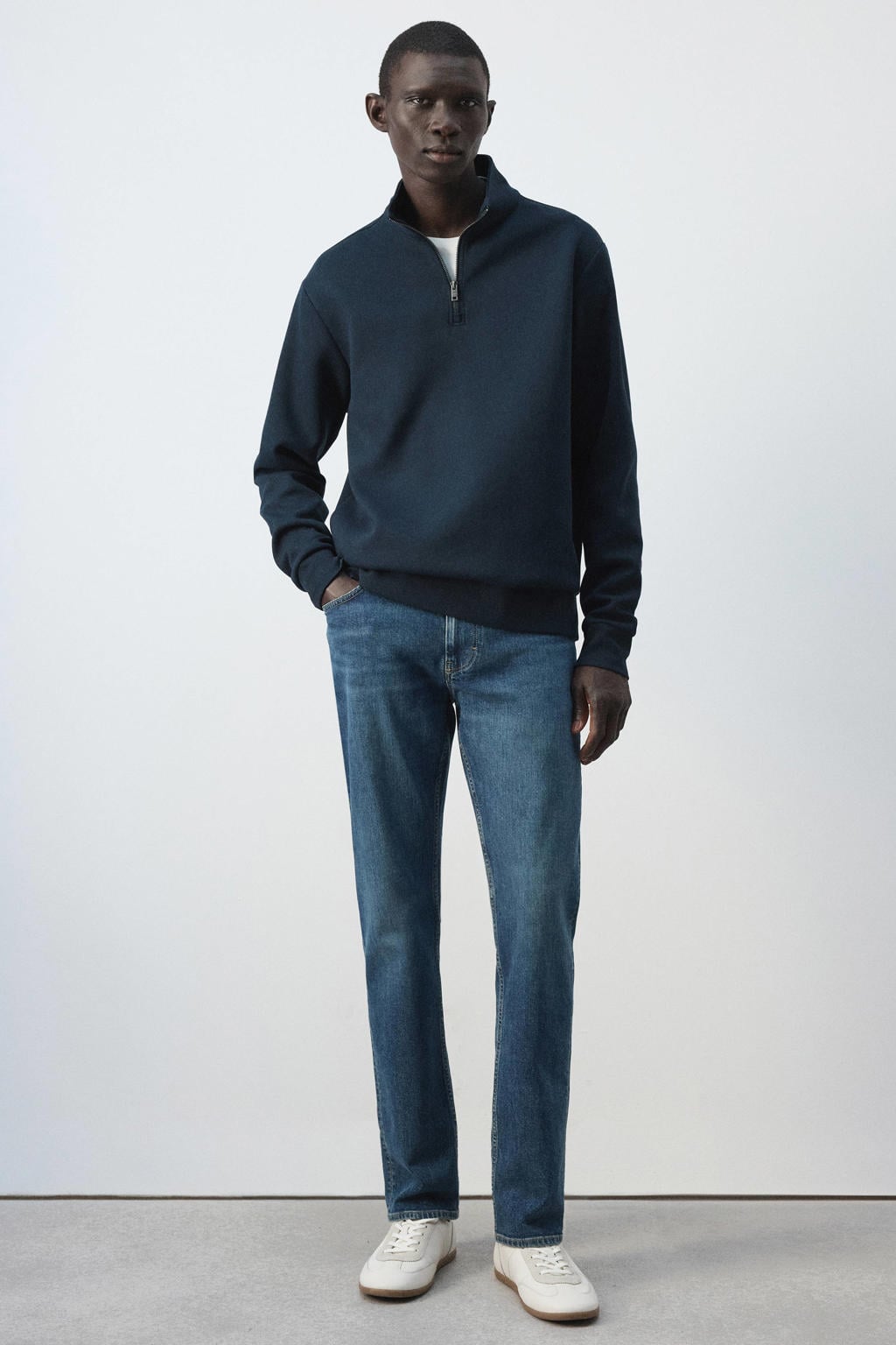 Donkerblauwe heren Mango Man regular fit sweater met effen, lange mouwen en geribde boorden