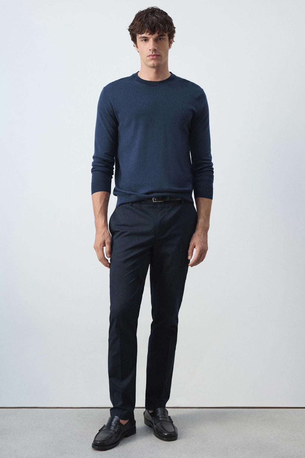 Donkerblauwe heren Mango Man wollen relaxed fit trui met effen, lange mouwen en ronde hals