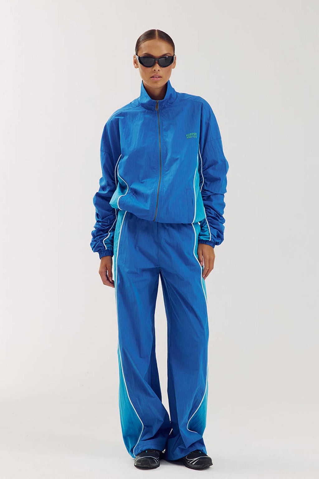 Harper & Yve x Tessa van Montfoort jasje met logo - blauw