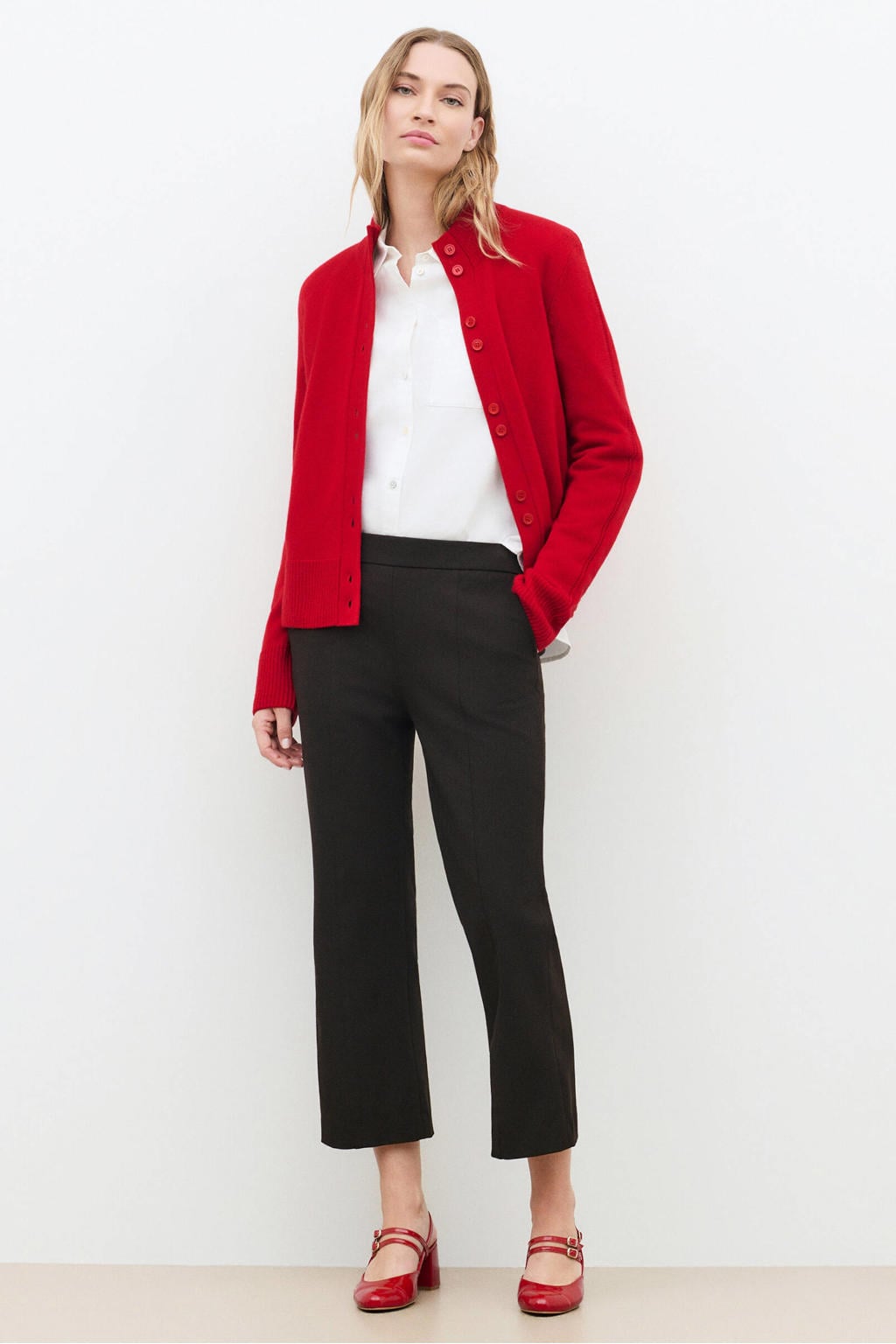 Rode dames Caroll wollen gebreid vest met effen, lange mouwen, opstaande kraag en knoopsluiting