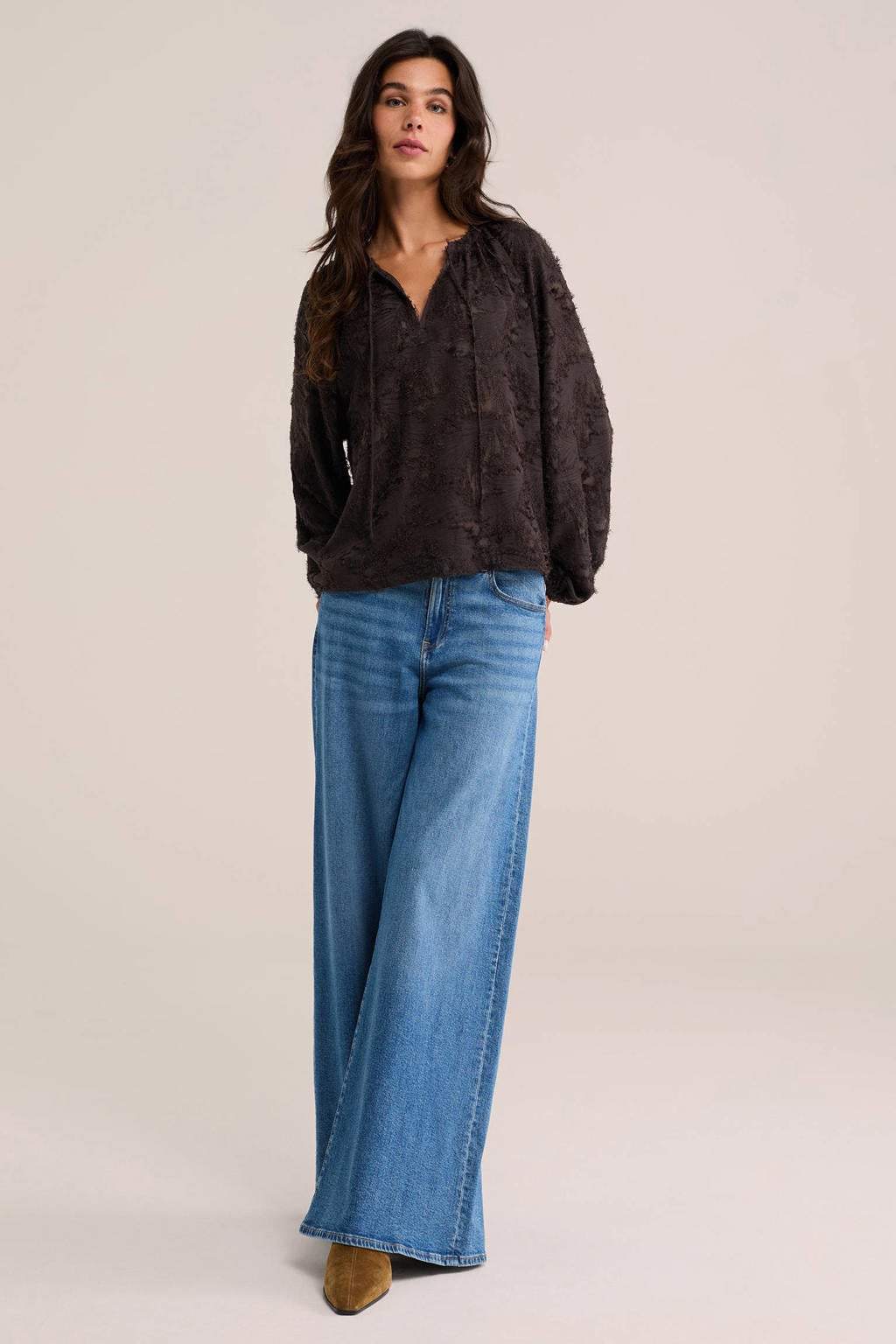 Bruine dames WE Fashion top van polyester met effen, lange mouwen en ronde hals