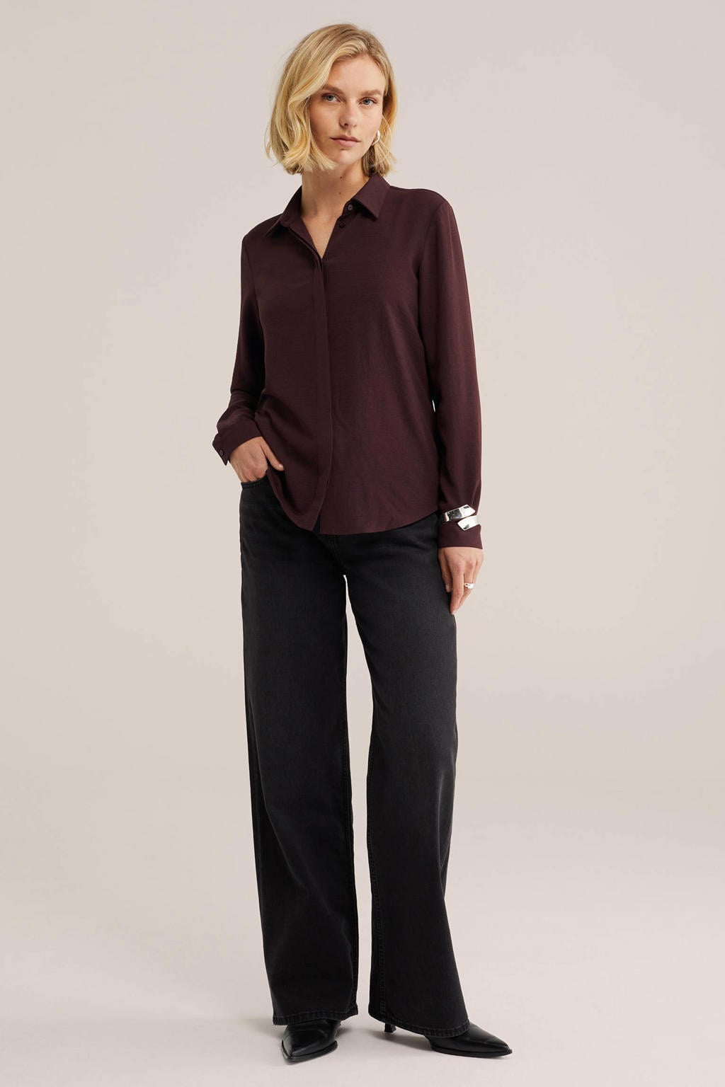 Donkerrode dames WE Fashion rechtvallende blouse van polyester met effen, lange mouwen, klassieke kraag en blinde knoopsluiting