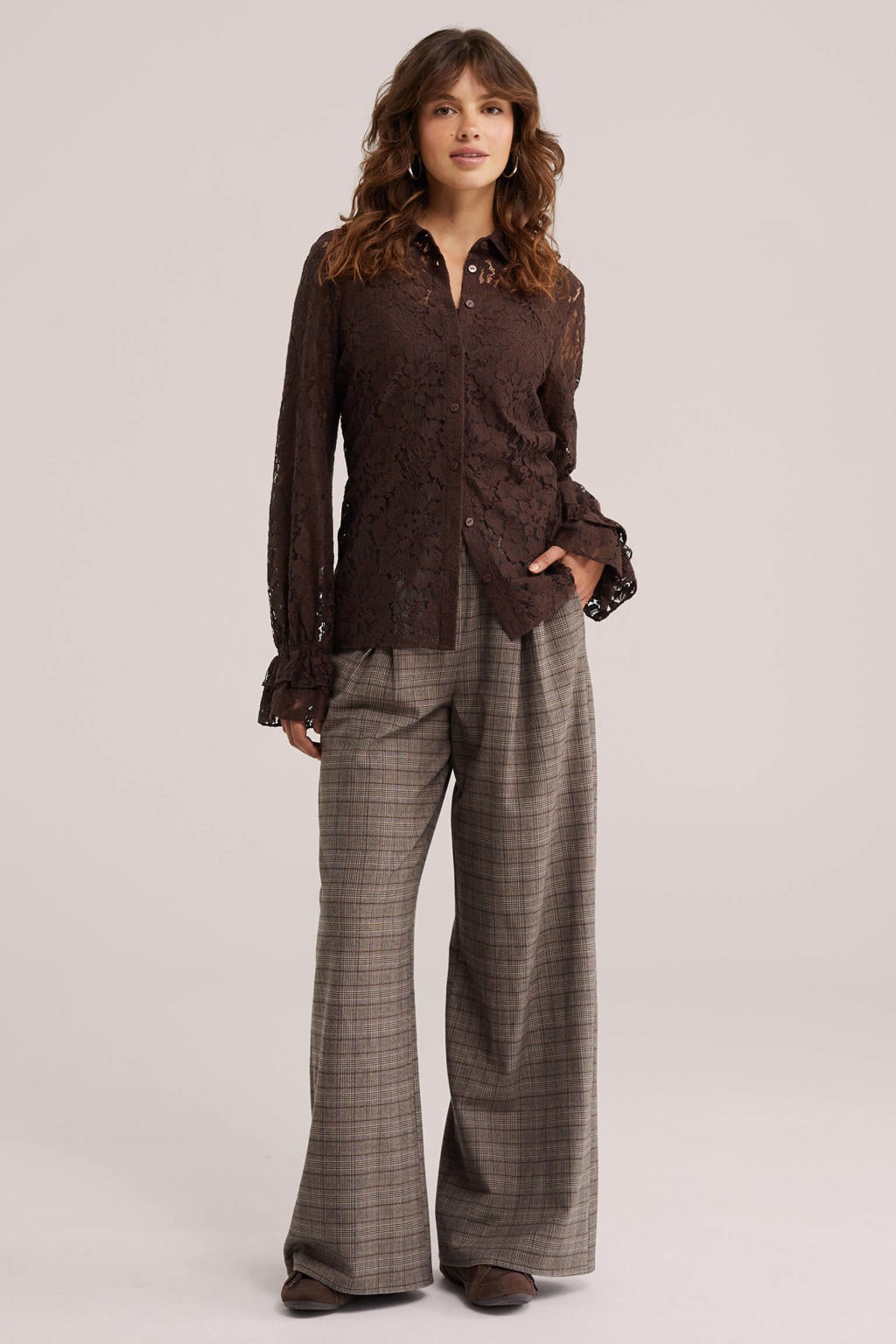 Bruine dames WE Fashion kanten blouse met effen, lange mouwen, klassieke kraag en knoopsluiting