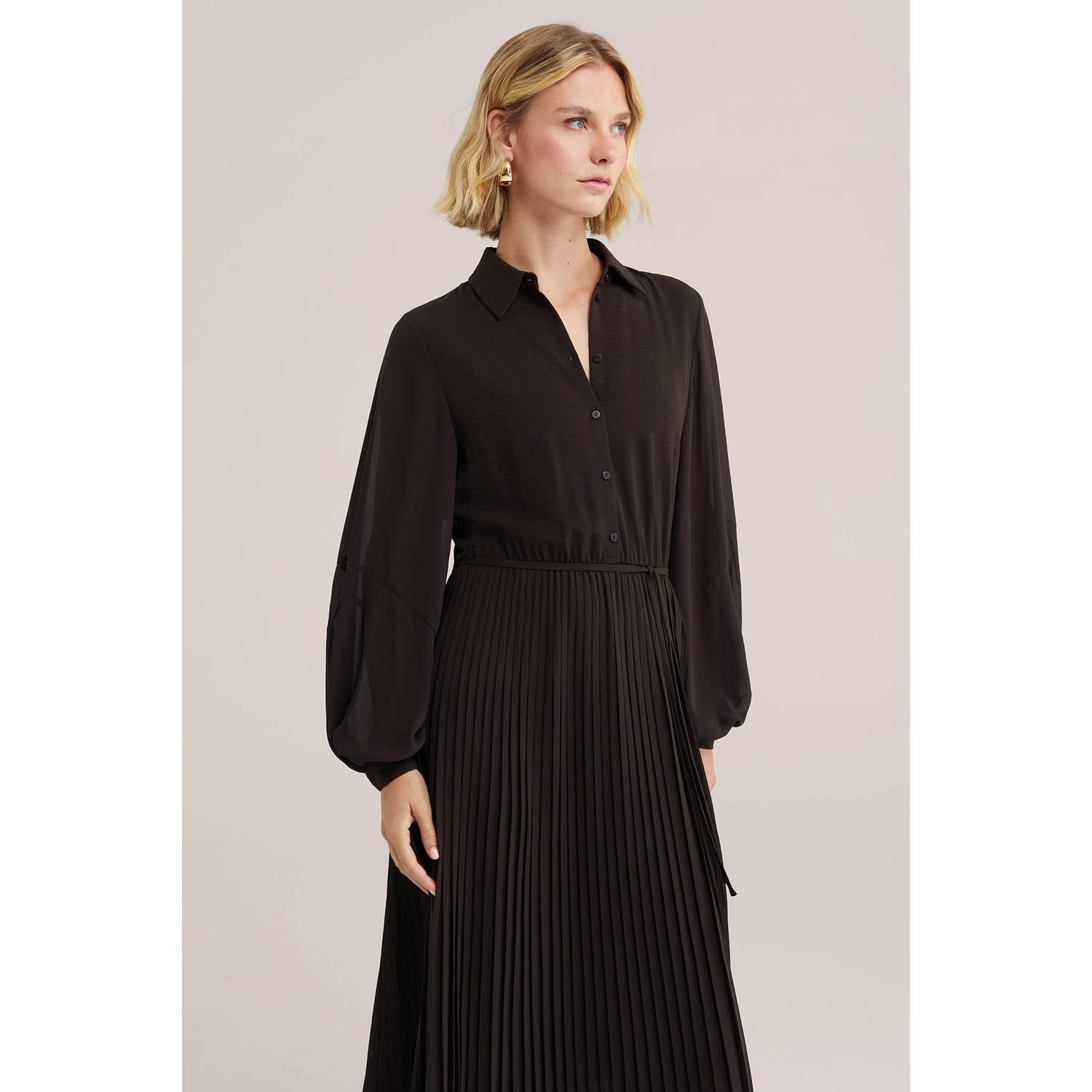 WE Fashion plissé midi jurk donkerbruin
