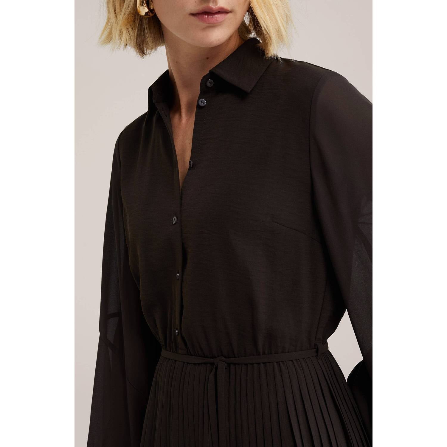 WE Fashion plissé midi jurk donkerbruin
