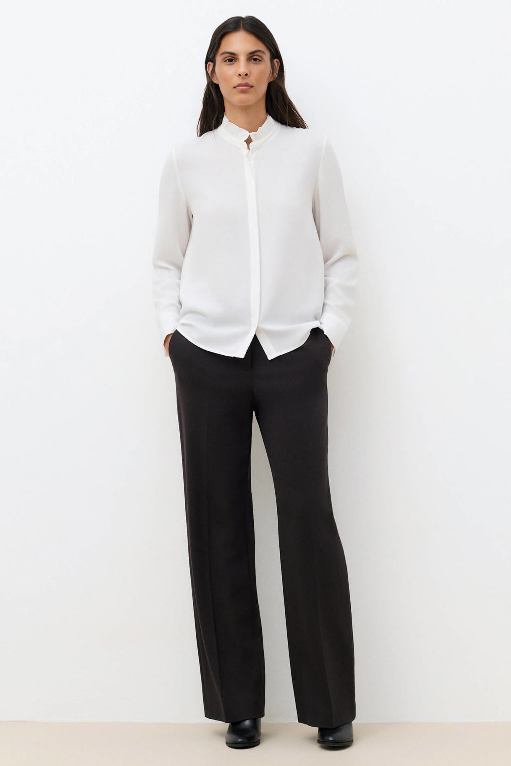 Ecru dames Caroll blouse van viscose met effen, lange mouwen, opstaande kraag, blinde knoopsluiting en ruches