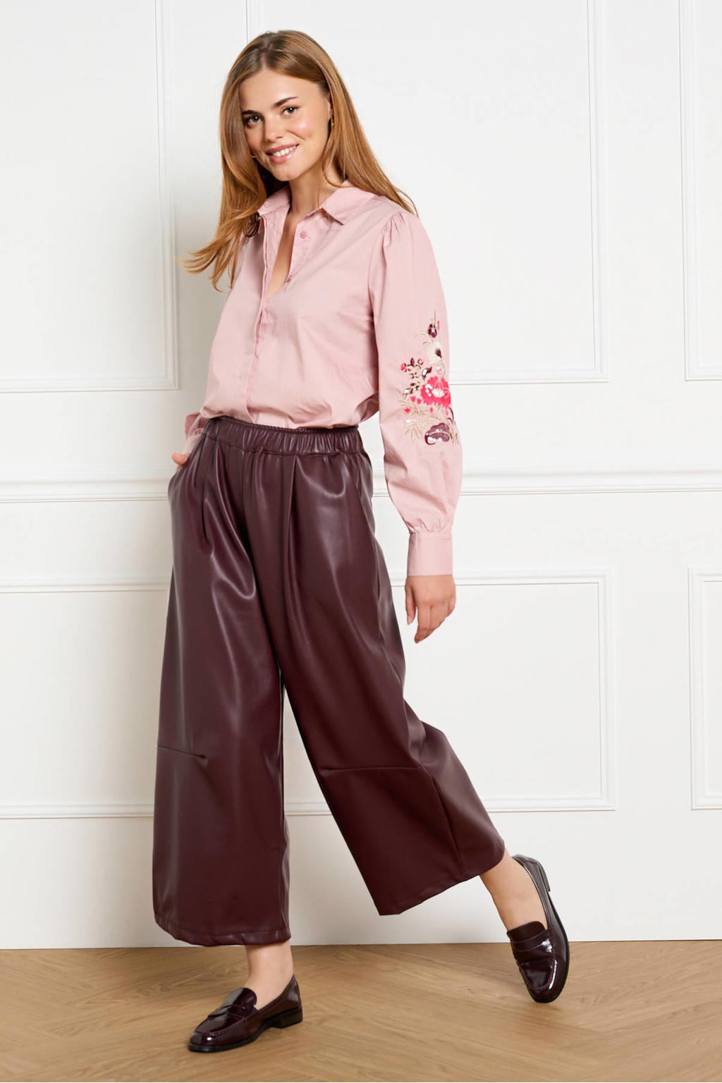 LOLALIZA blouse met borduursels - lichtroze