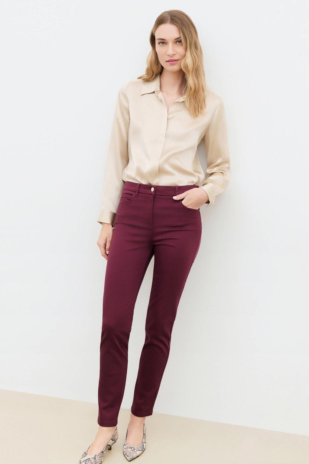 Donkerrode dames Caroll van denim met regular waist, rits- en knoopsluiting en effen
