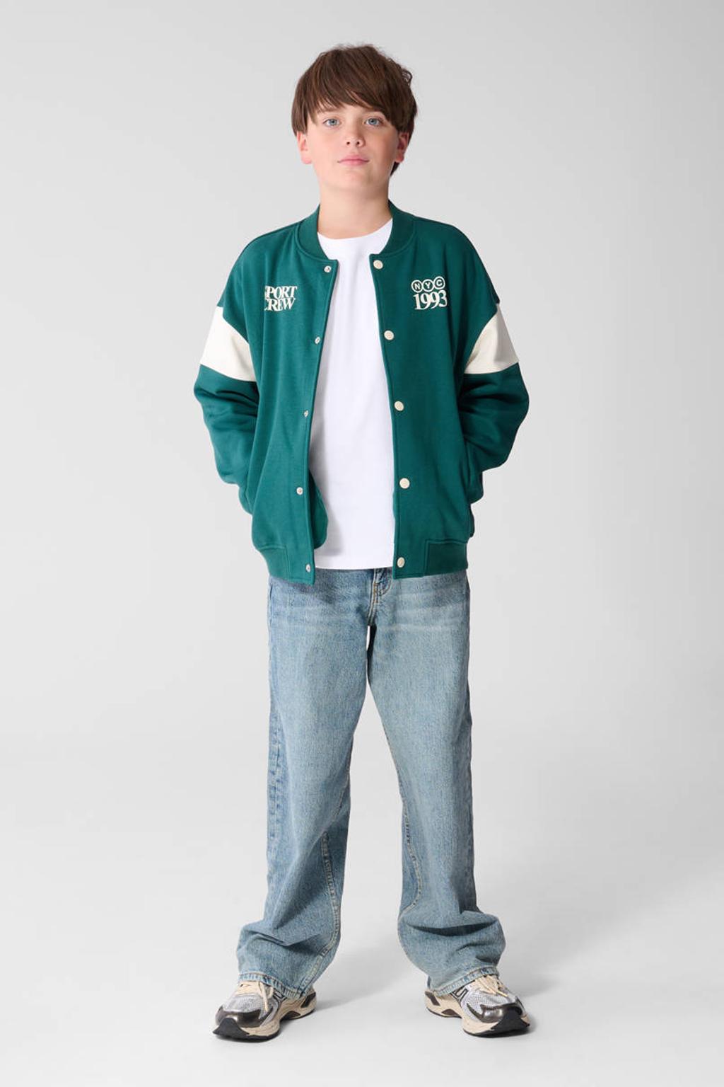 Groen en witte jongens Shoeby oversized sweatvest met backprint, lange mouwen, ronde hals, drukknoopsluiting en geribde boorden