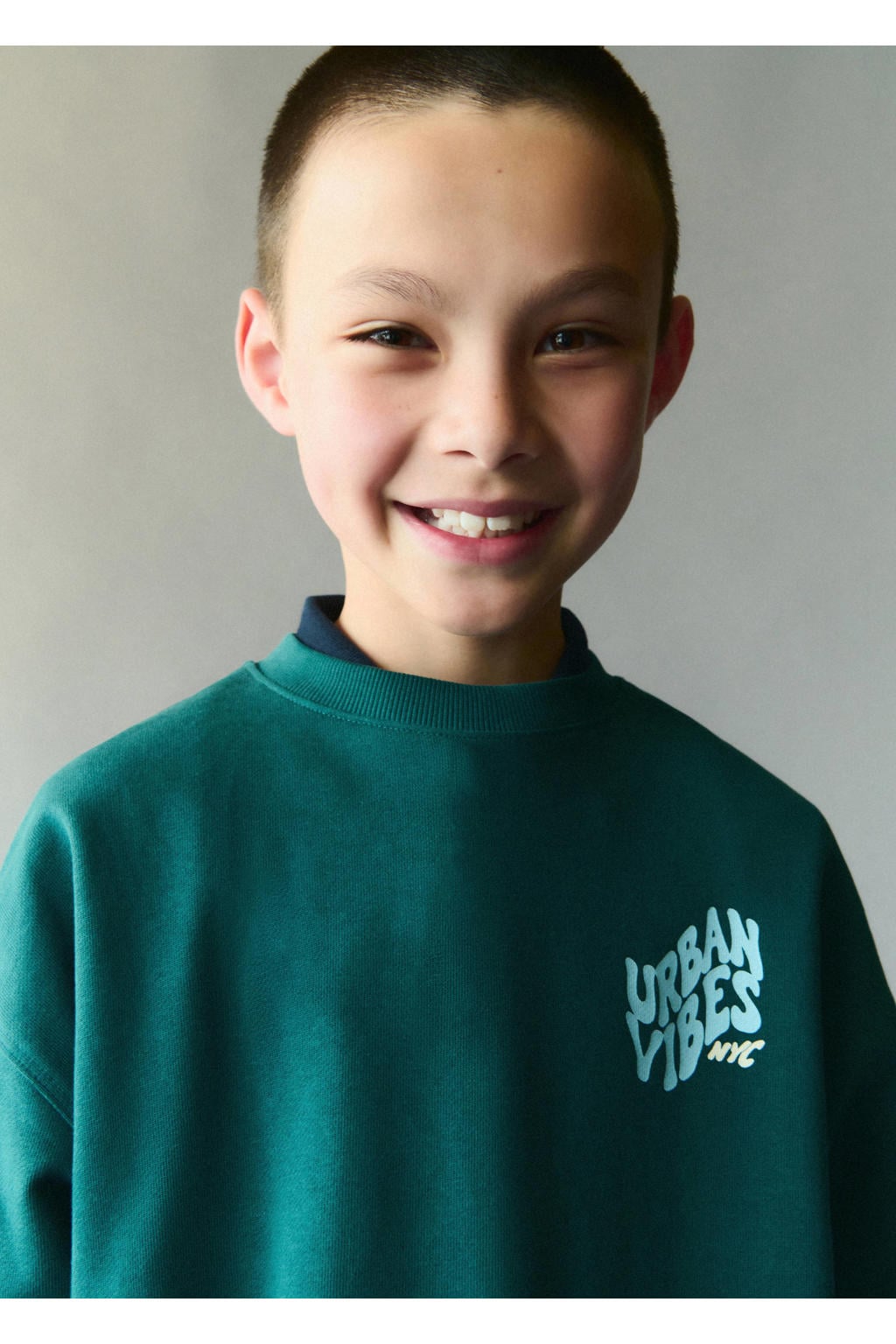 Groene jongens Mango Kids sweater met backprint, lange mouwen, ronde hals en geribde boorden