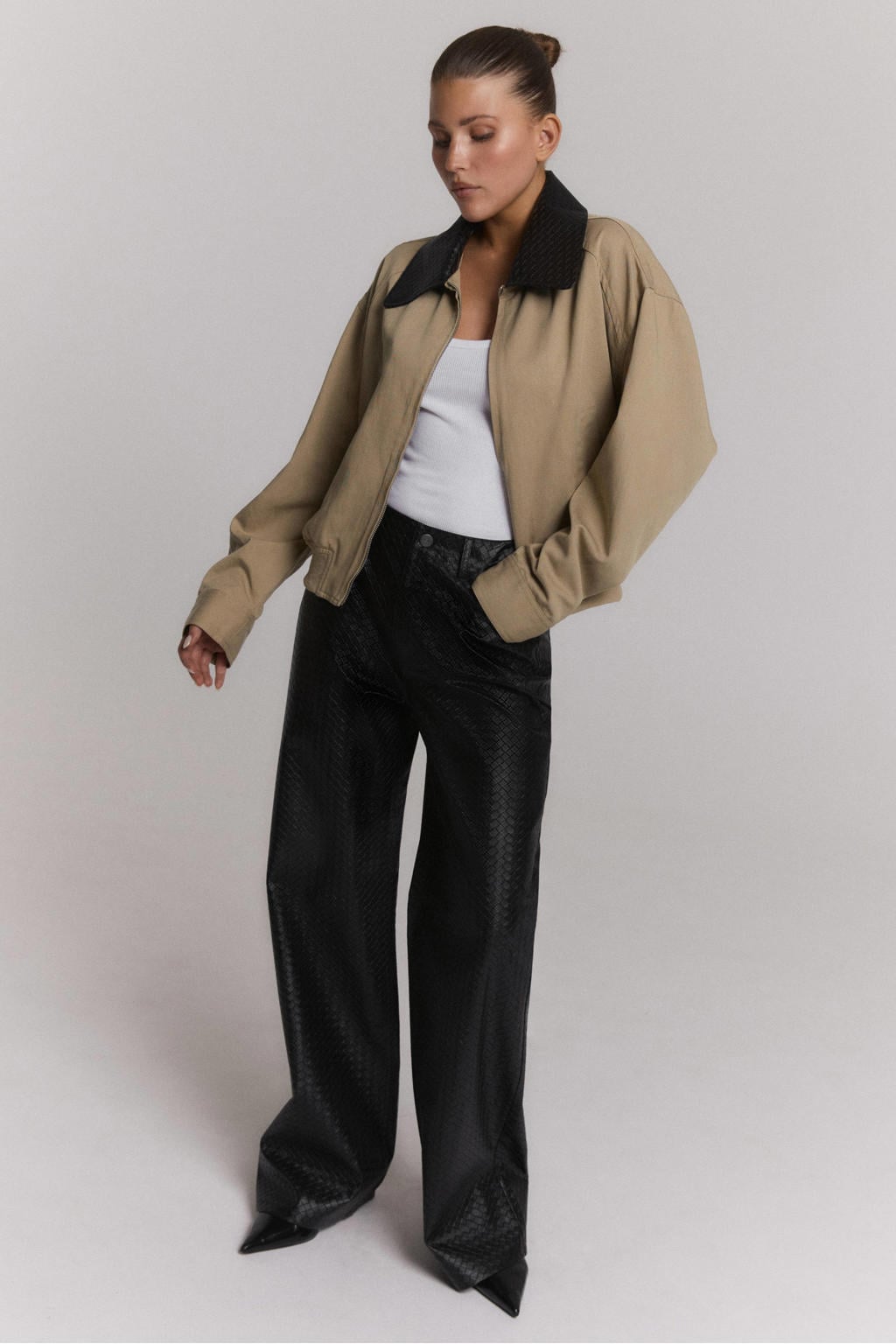 Refined Department imitatieleren wide leg casual broek - zwart