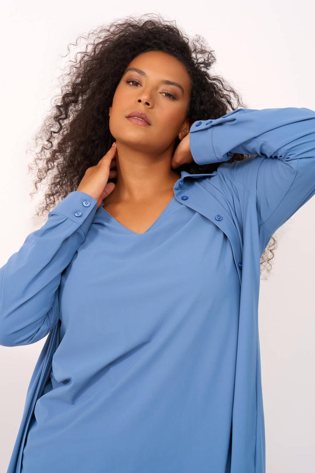 Plus Basics travelstof blouse - blauw