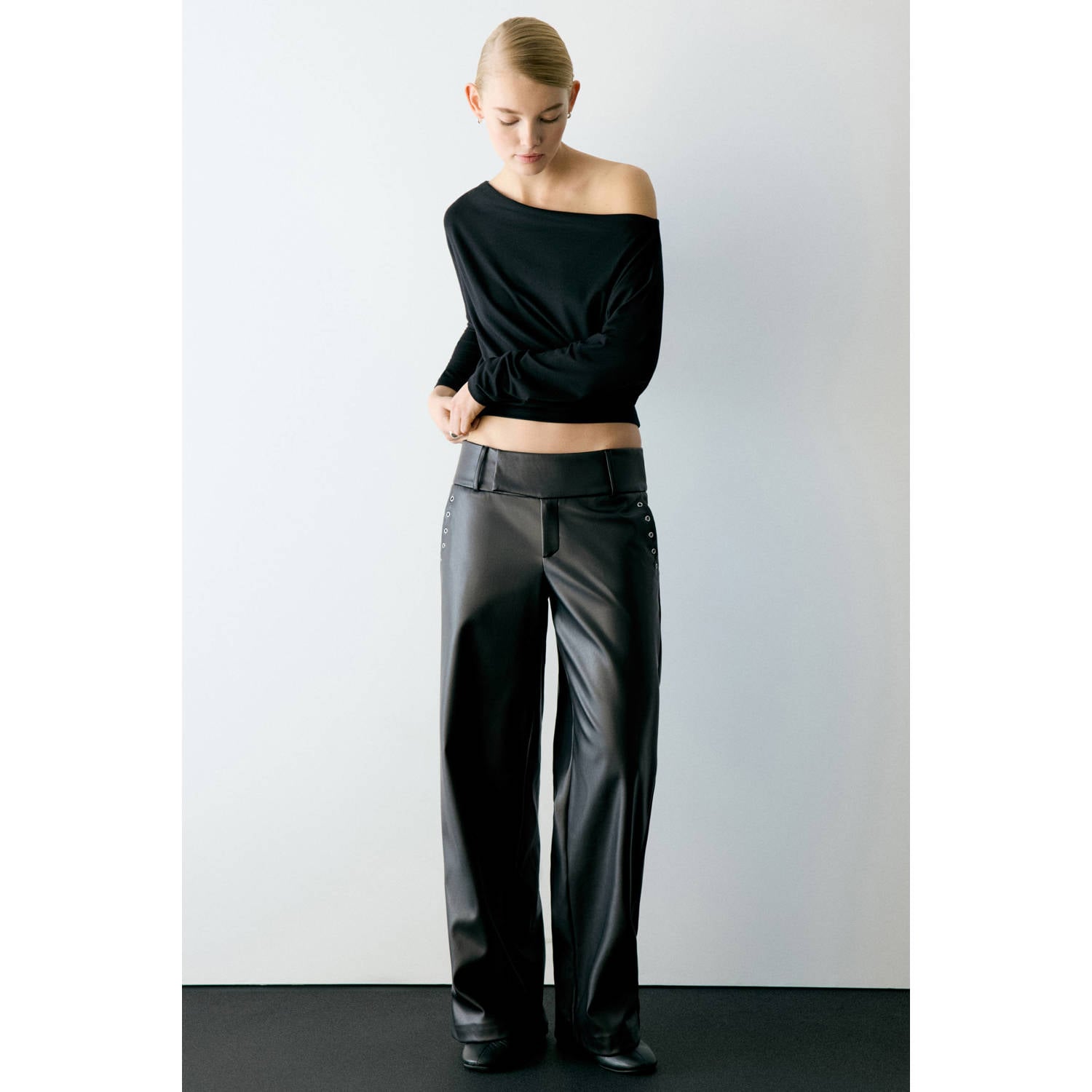 MANGO TEEN imitatieleren coated broek zwart