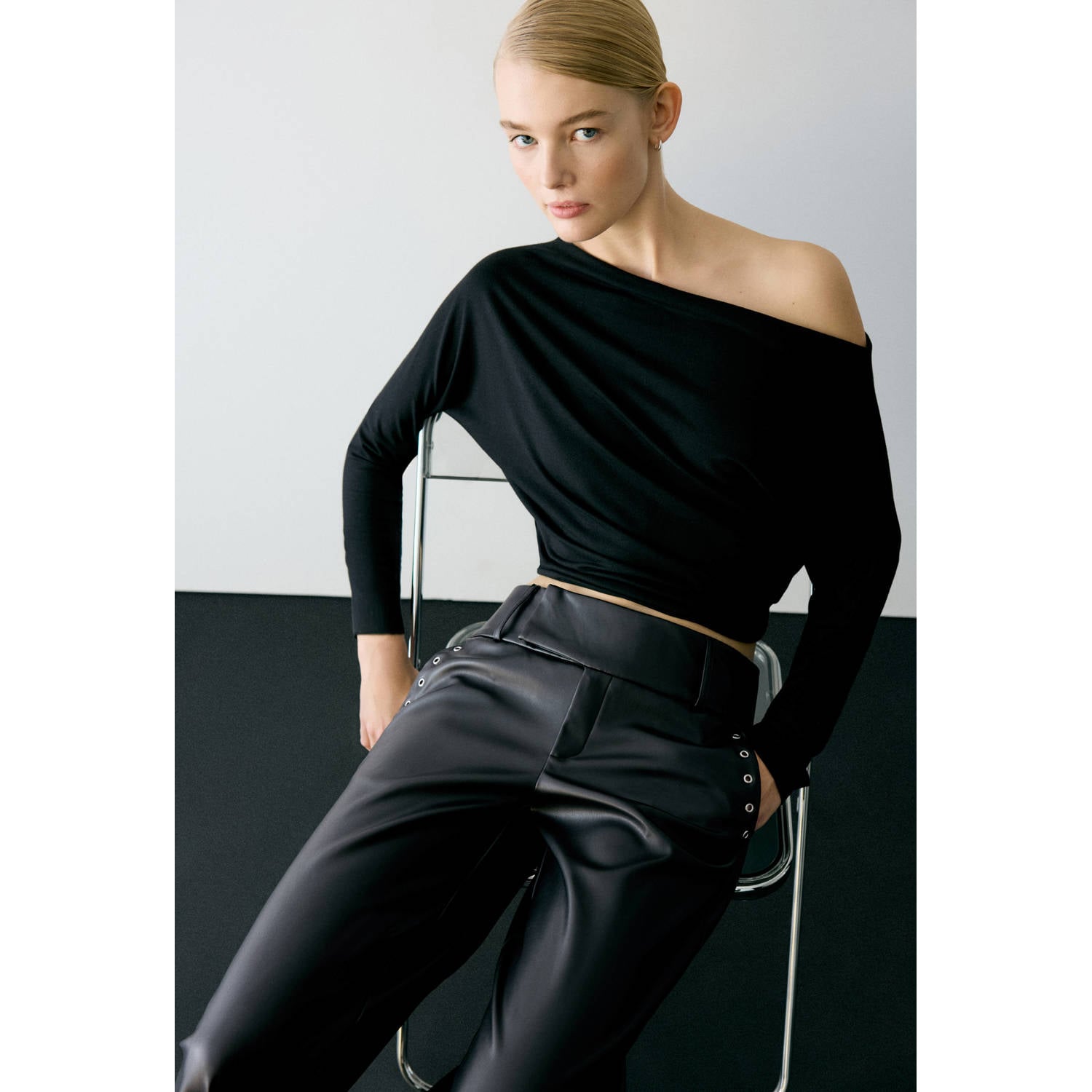 MANGO TEEN imitatieleren coated broek zwart