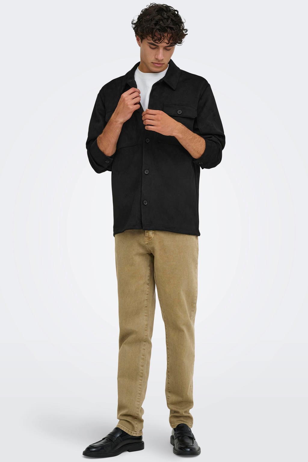 Zwarte heren ONLY & SONS suèdelook regular fit overshirt met effen, lange mouwen en klassieke kraag