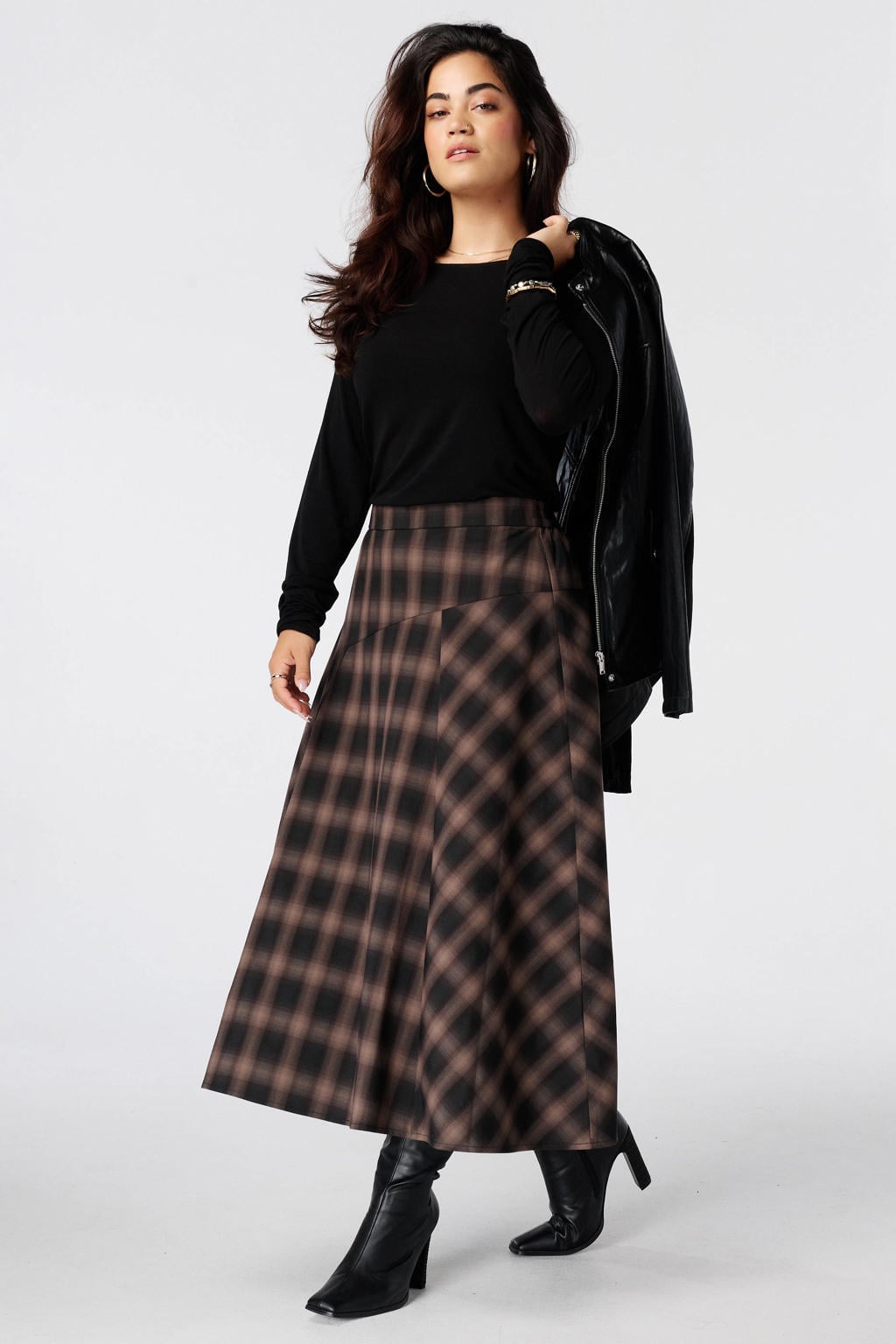 Bruin en zwarte dames MS Mode Plus Size geruite midi rok gemaakt van polyester en met elastische tailleband