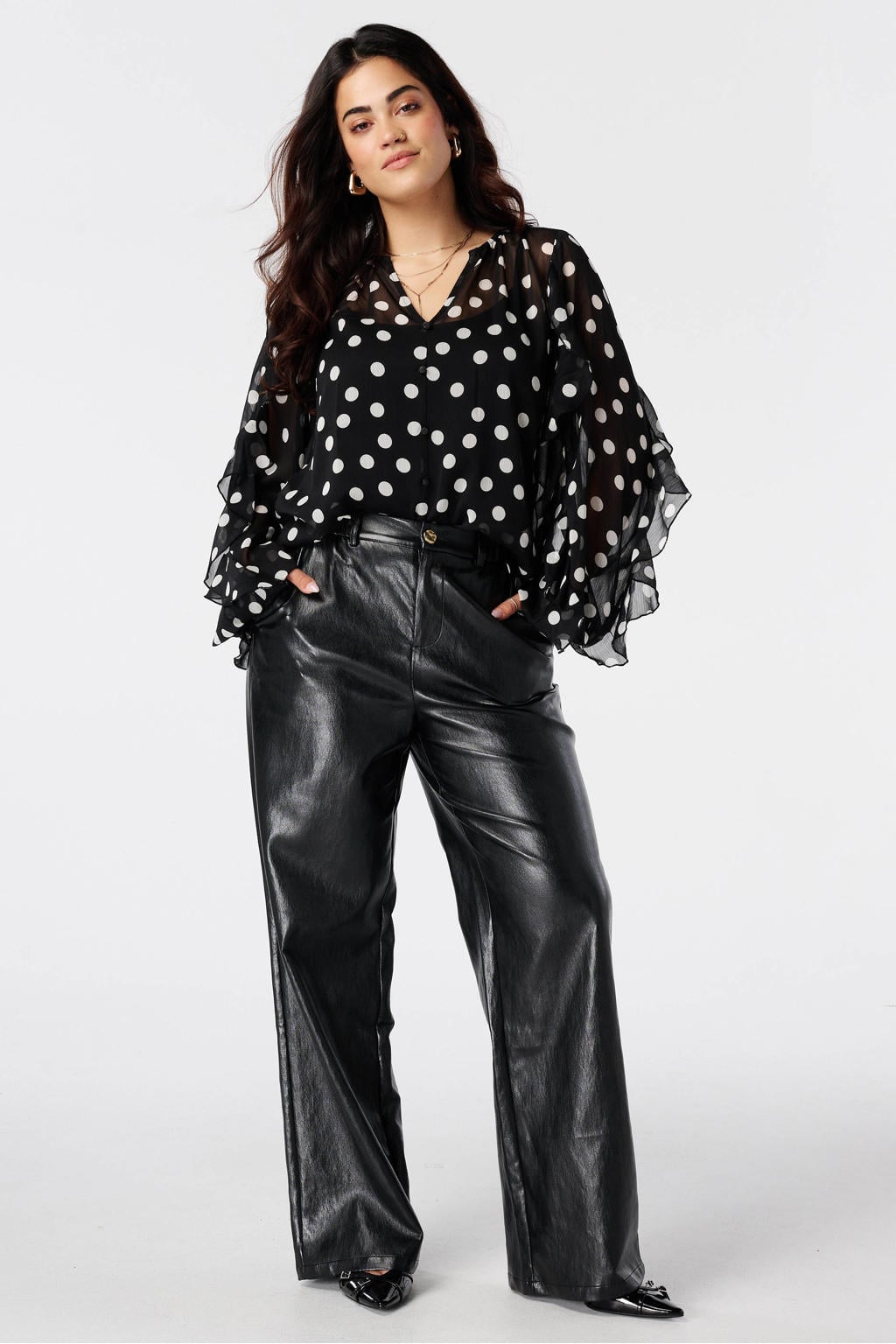 Zwarte dames MS Mode Plus Size imitatieleren flared broek met regular waist en rits- en knoopsluiting