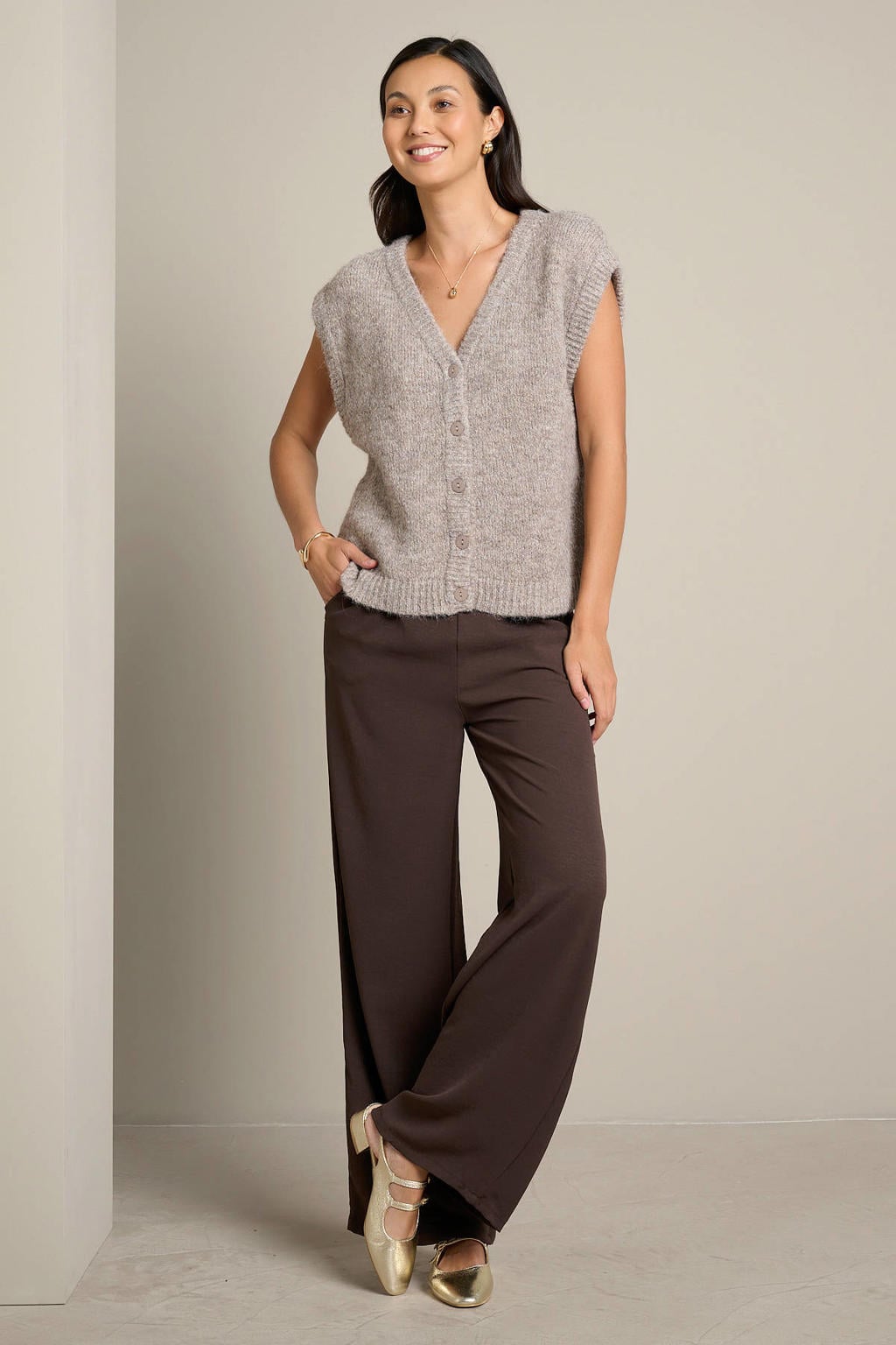 Beige dames LOLALIZA gebreid vest met effen, V-hals en knoopsluiting