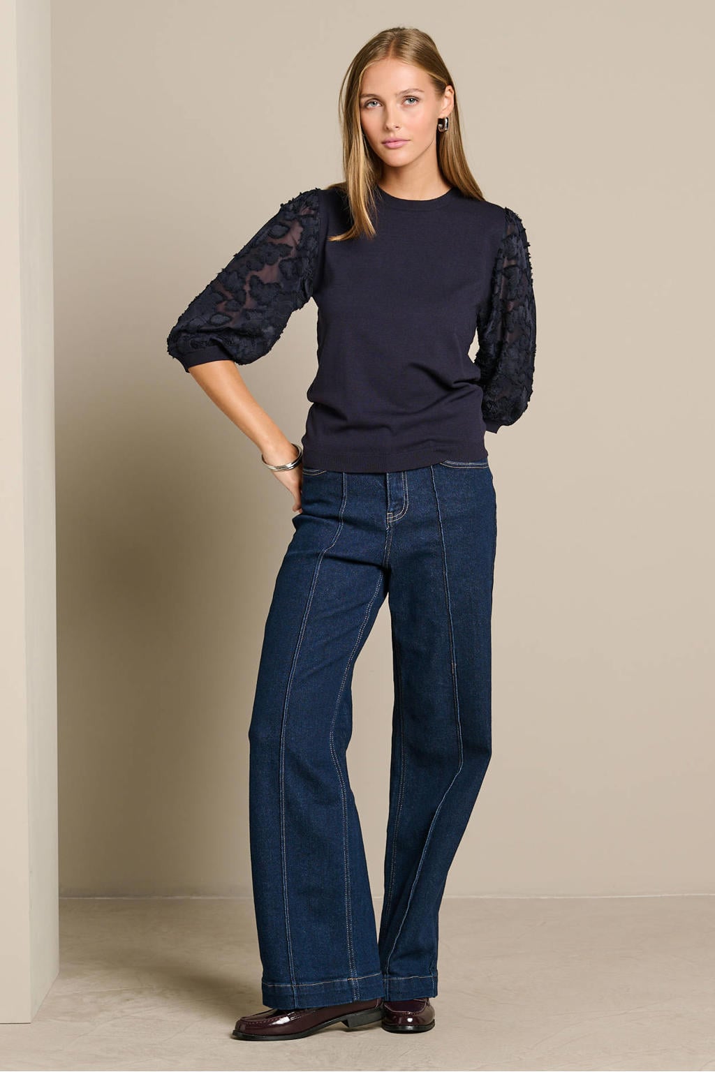 Donkerblauwe dames LOLALIZA top van viscose met effen, driekwart mouwen, ronde hals en borduursels