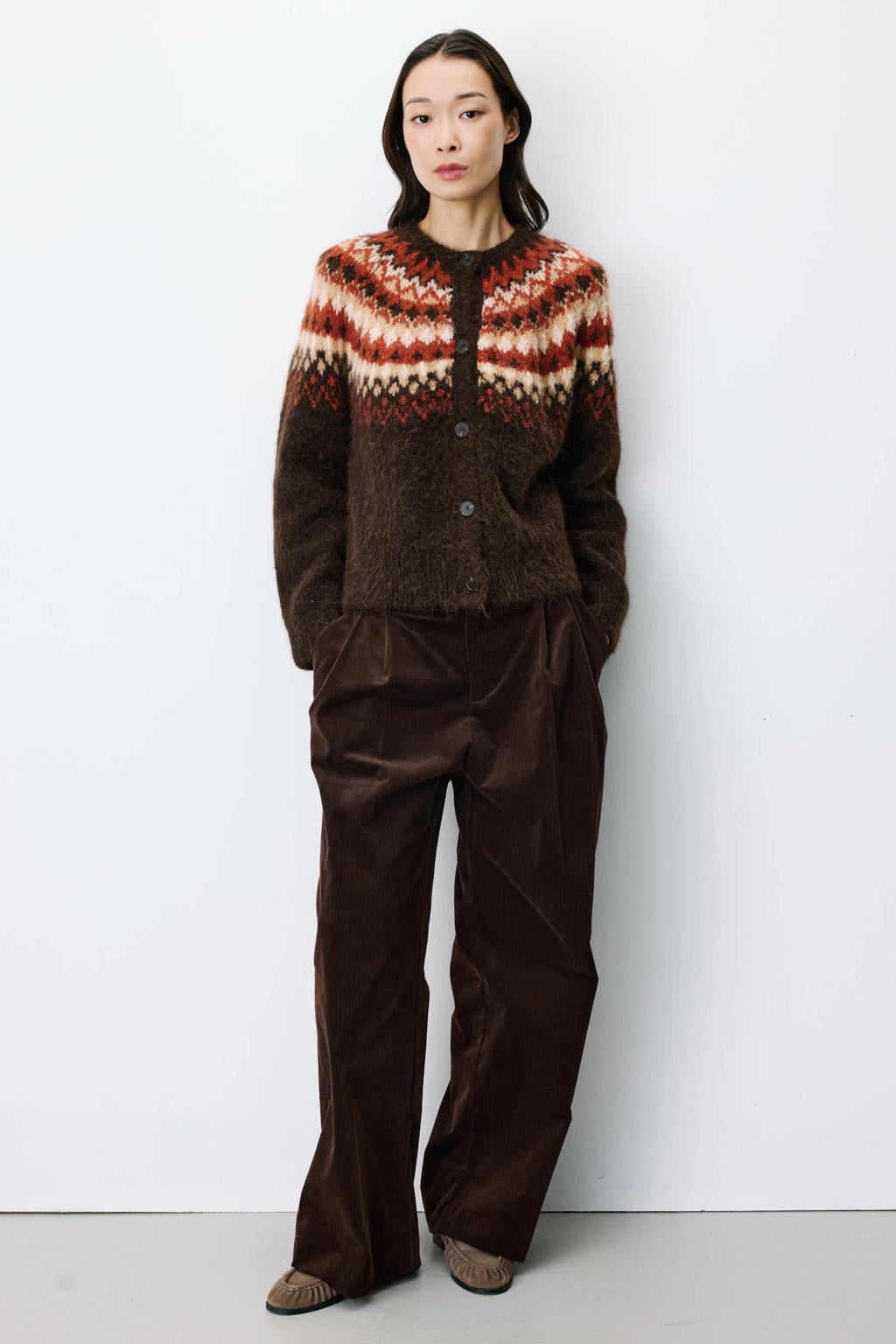 Bruin en ecru dames Grace & Mila gebreid vest van wol met grafische print, lange mouwen, ronde hals en knoopsluiting