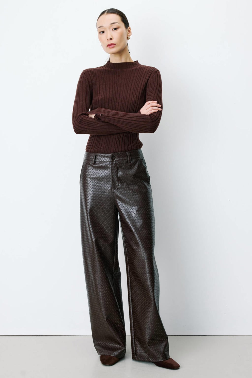Bruine dames Grace & Mila imitatieleren wide leg coated broek met rits- en knoopsluiting