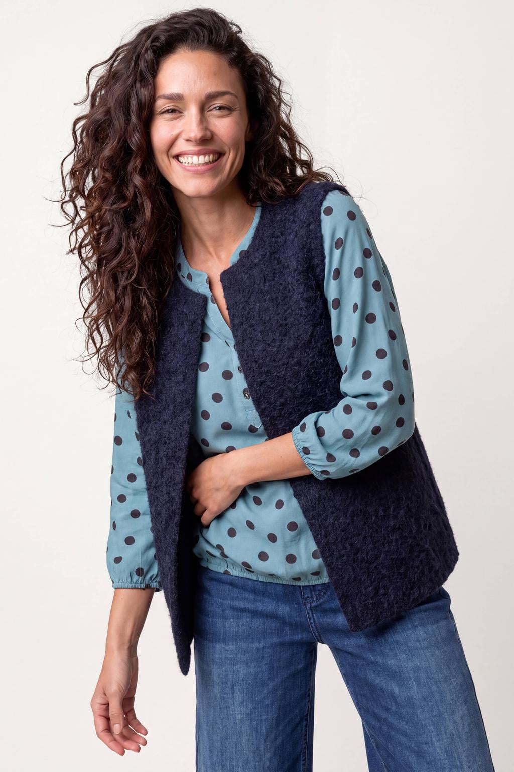 Donkerblauwe dames Miss Etam teddy gilet met effen, ronde hals en knoopsluiting