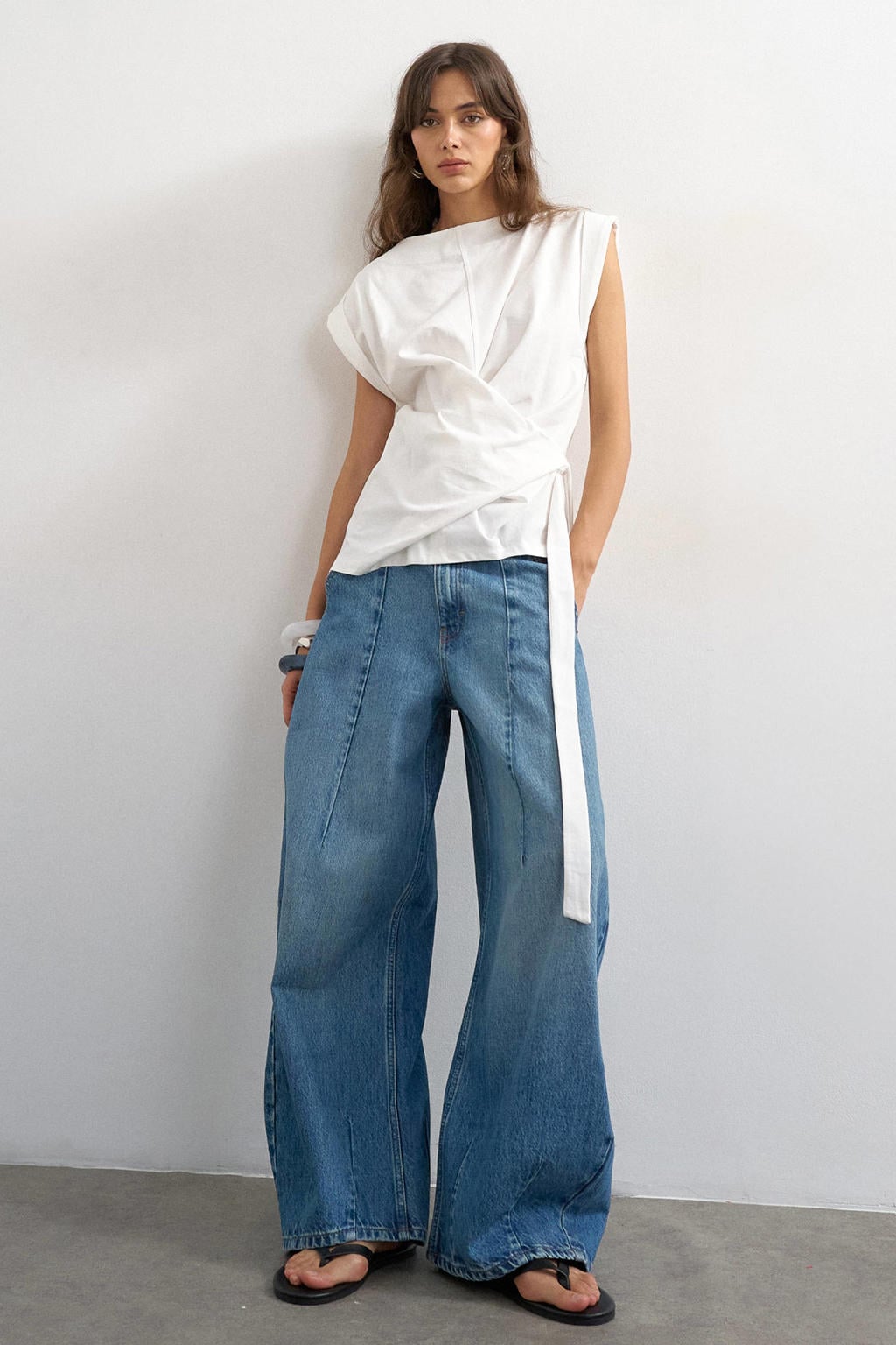 Medium blue denim dames TOPSHOP van denim met regular waist, rits- en knoopsluiting en effen