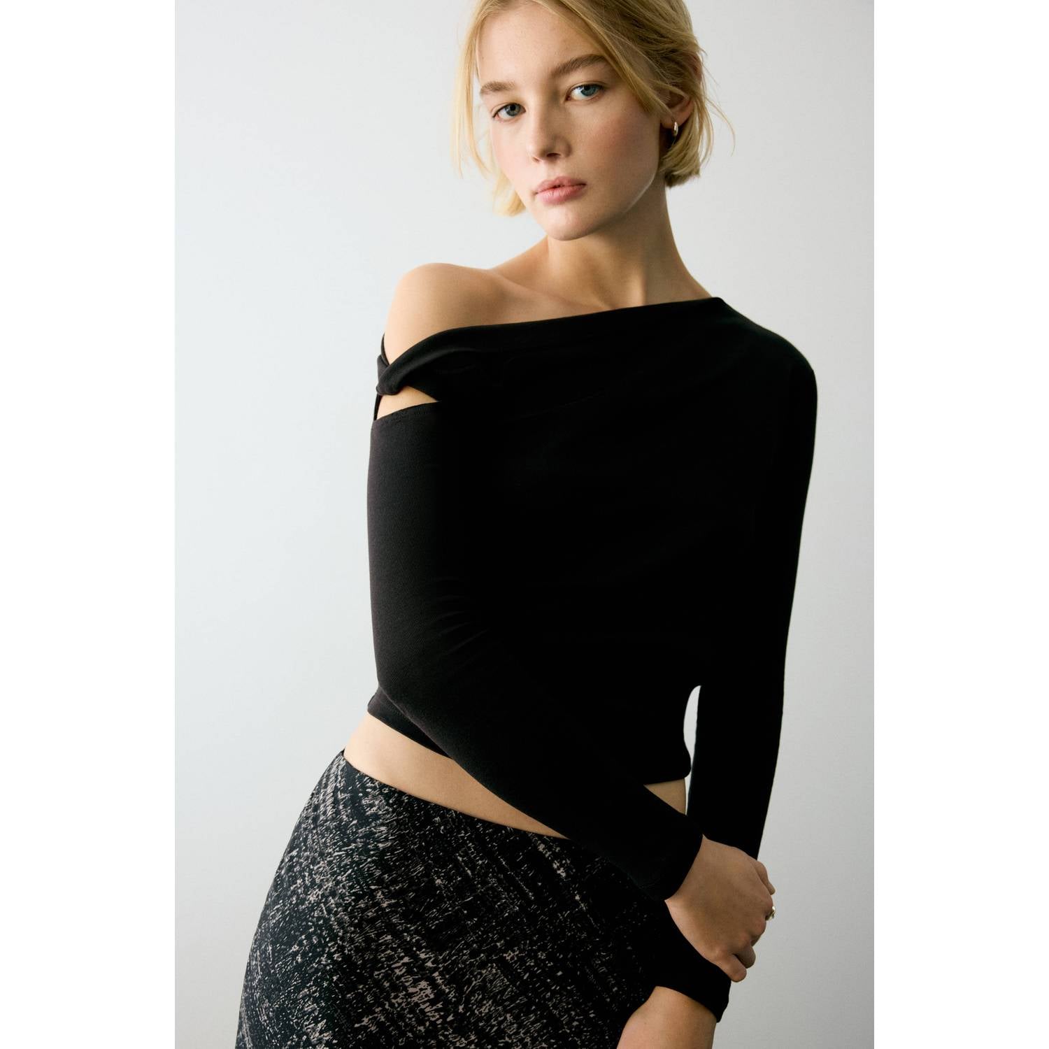 MANGO TEEN one shoulder top zwart