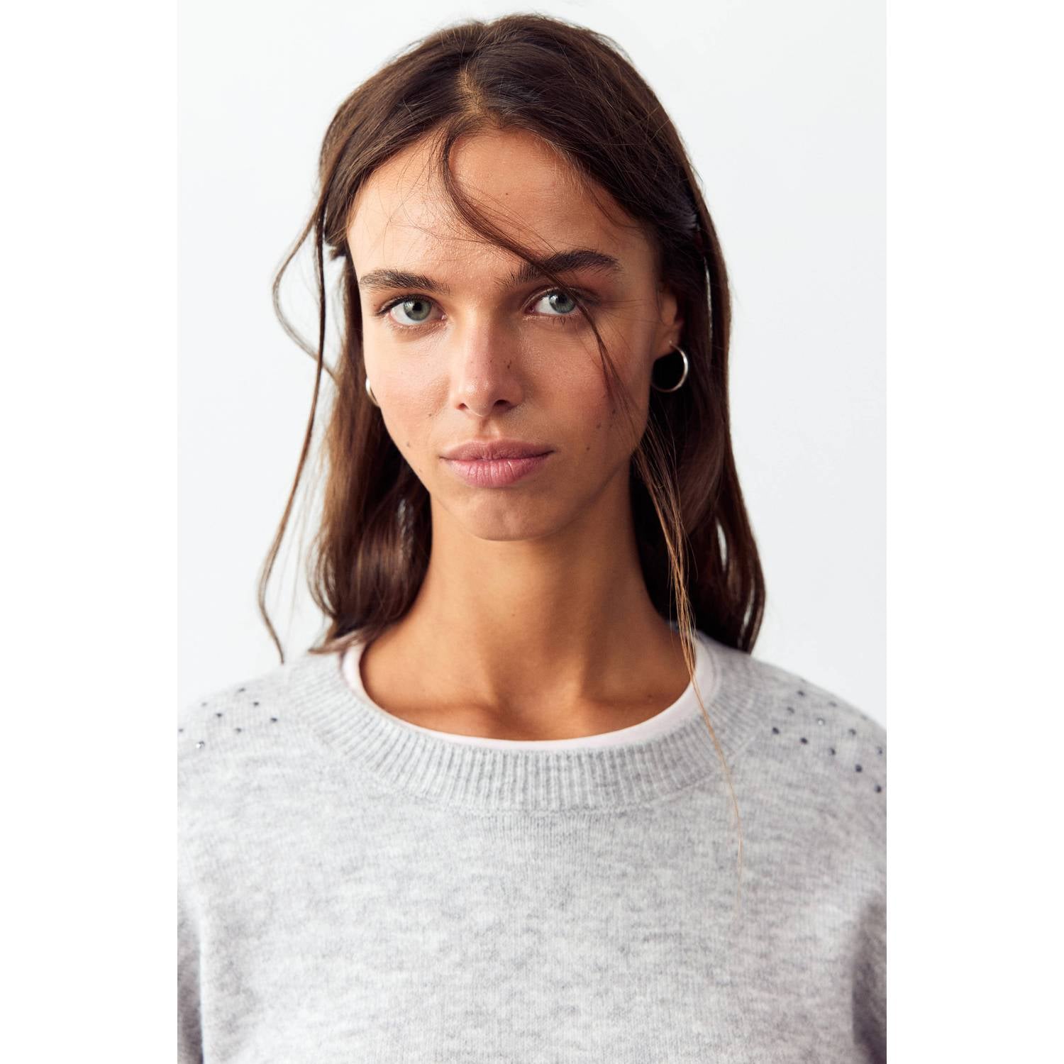 MANGO TEEN gebreide trui met strass-steentjes grijs