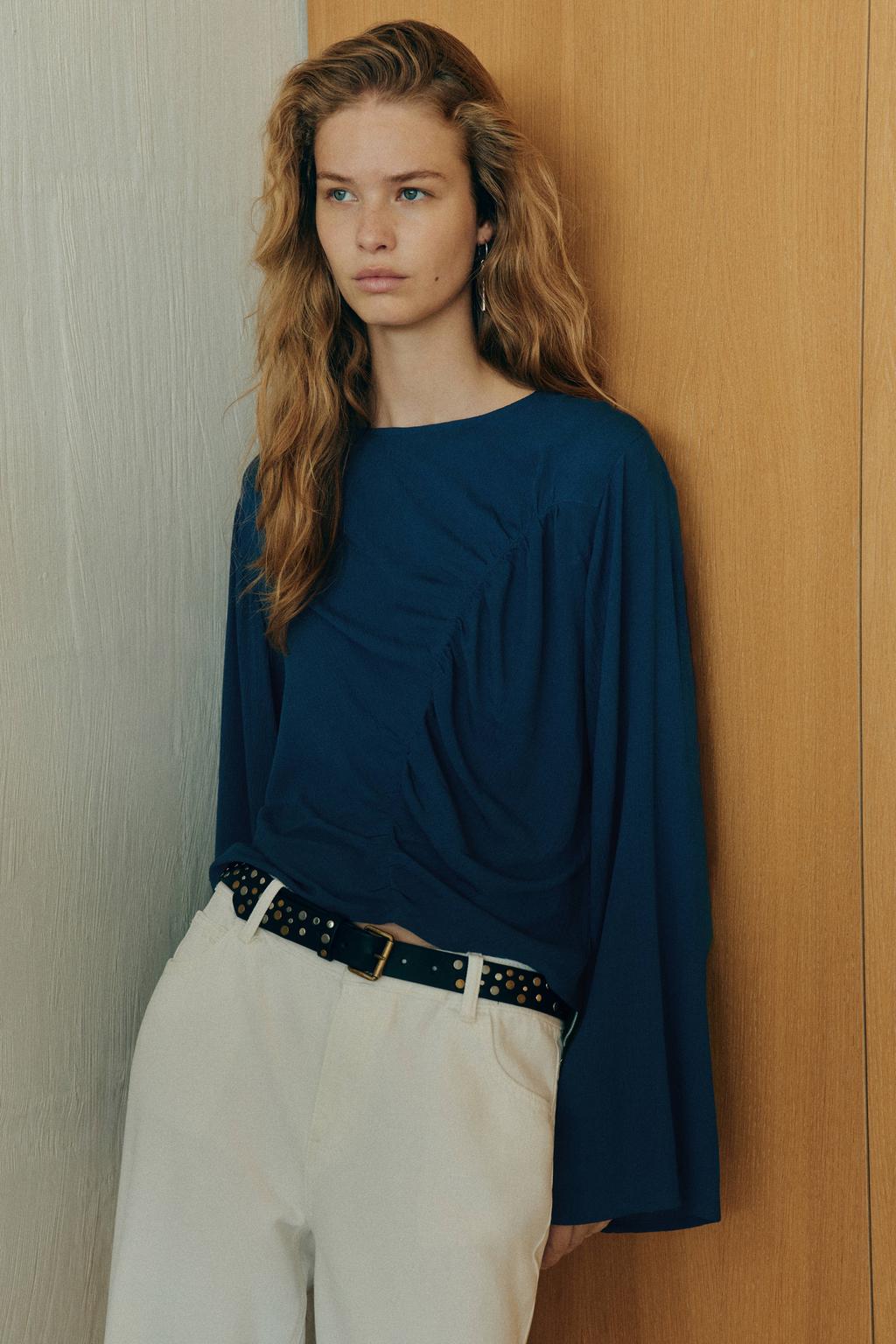 MANGO TEEN rechtvallende blousetop met plooien - donkerblauw