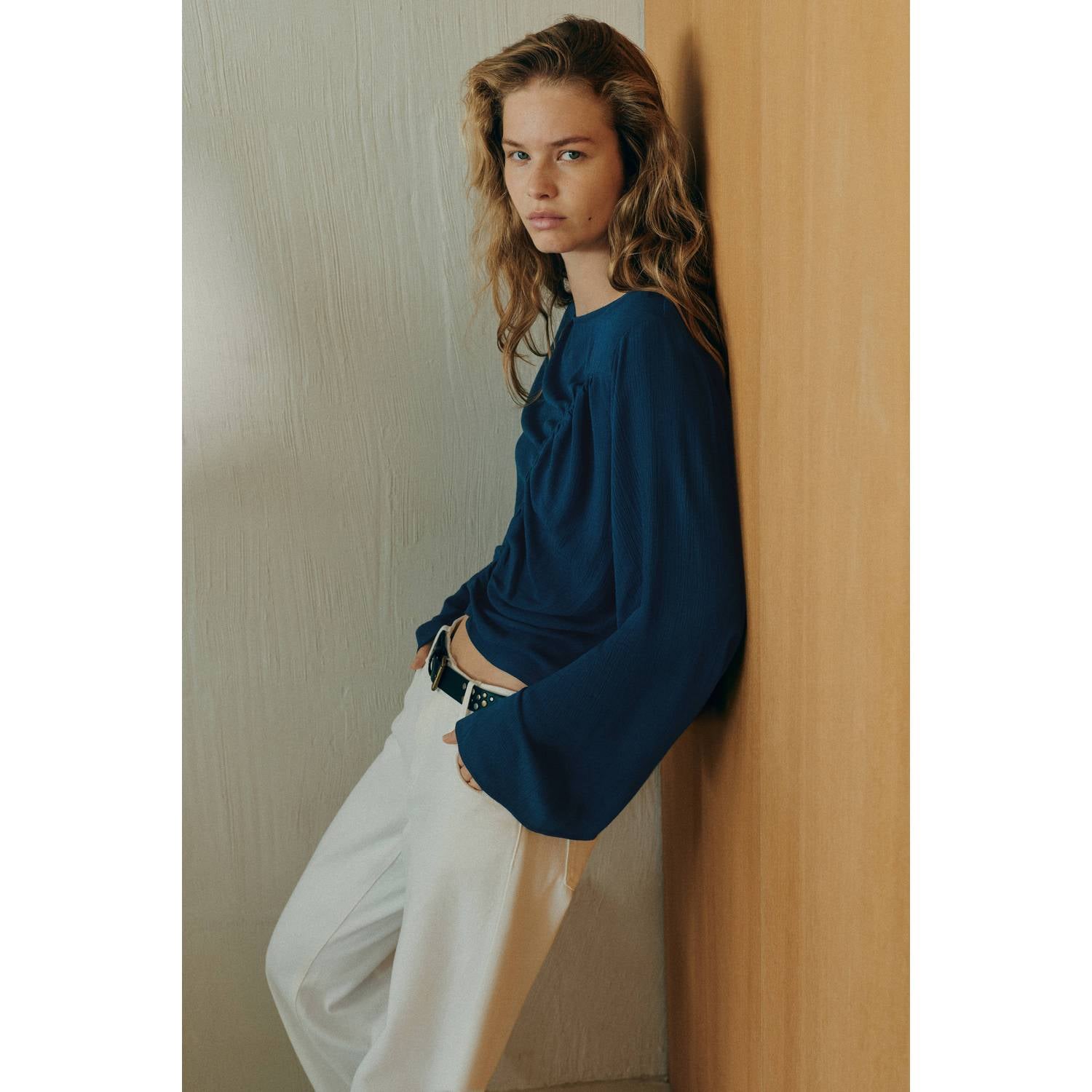 MANGO TEEN rechtvallende blousetop met plooien donkerblauw