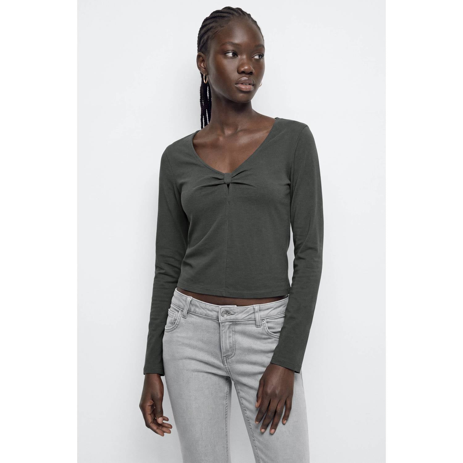 MANGO TEEN aansluitende cropped top antraciet