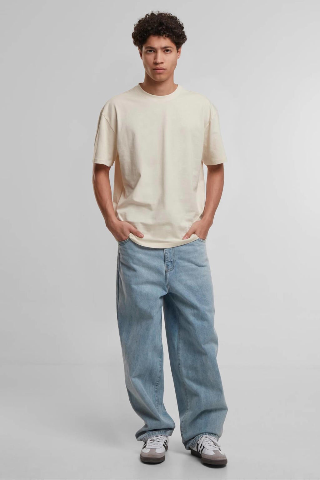 Ecru heren Urban Classics oversized T-shirt van katoen met effen, korte mouwen, ronde hals en geribde boorden