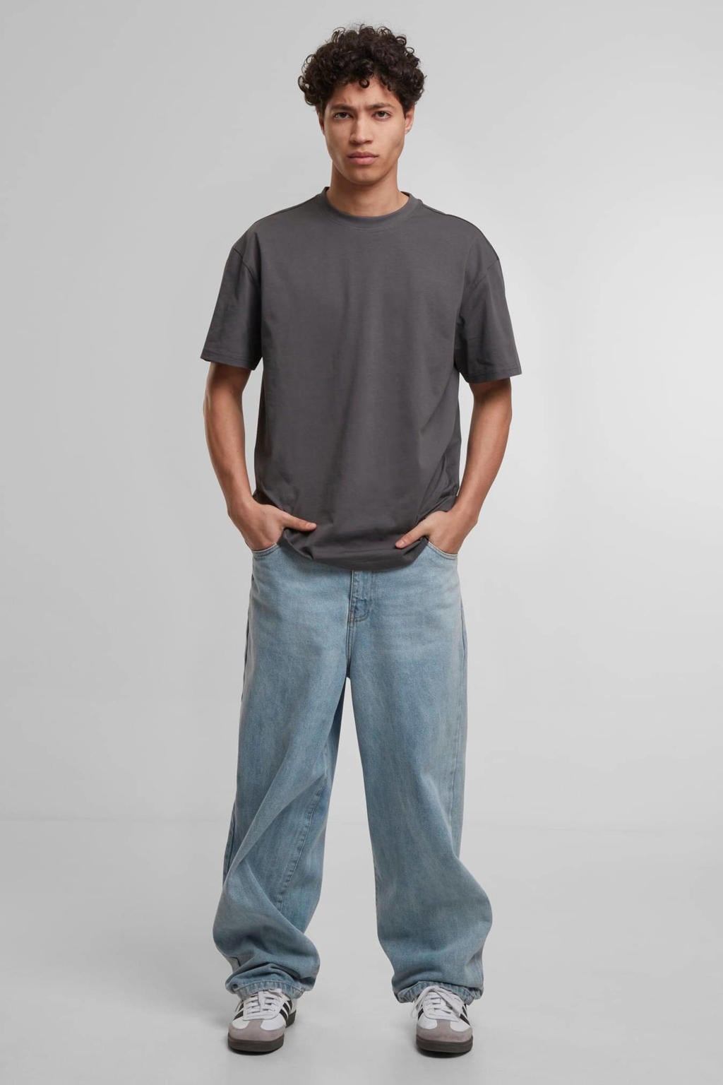 Grijze heren Urban Classics oversized T-shirt van katoen met effen, korte mouwen, ronde hals en geribde boorden