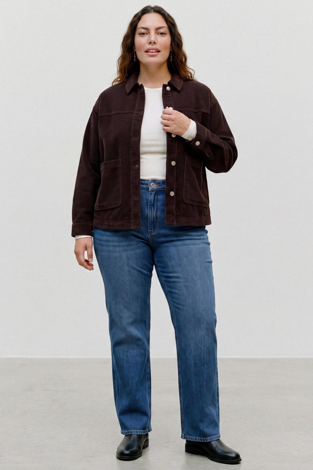 Donkerblauwe dames VERO MODA CURVE Plus Size corduroy blouse met effen, lange mouwen, klassieke kraag en knoopsluiting