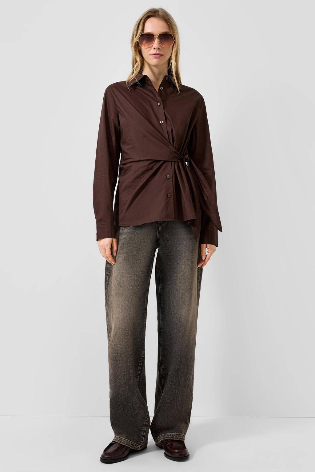 Donkerblauwe dames QS blouse van katoen met effen, lange mouwen, klassieke kraag, knoopsluiting en knoopdetail