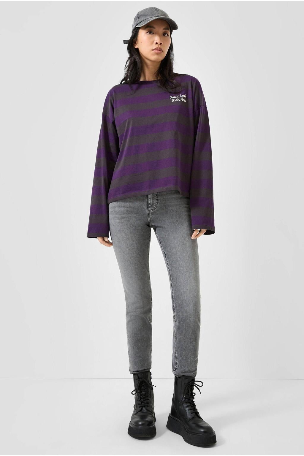 QS gestreepte longsleeve met tekst - paars/antraciet