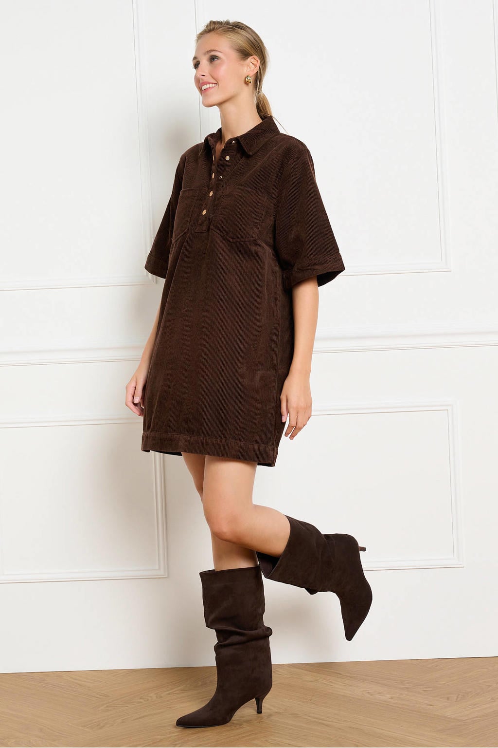 Bruine dames LOLALIZA corduroy korte jurk met effen, driekwart mouwen, polo kraag en knoopsluiting